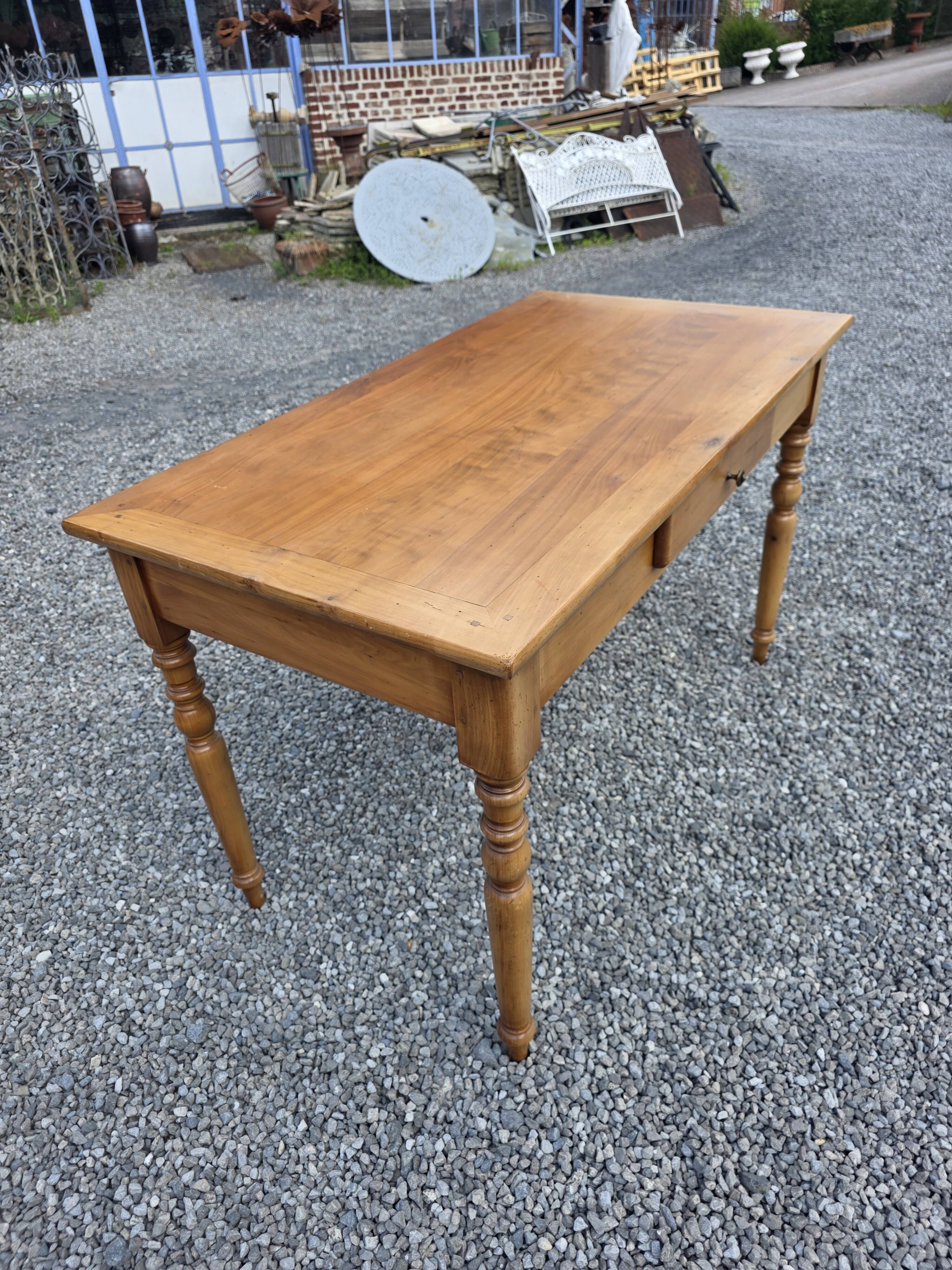Bureau style Louis Philippe en merisier massif