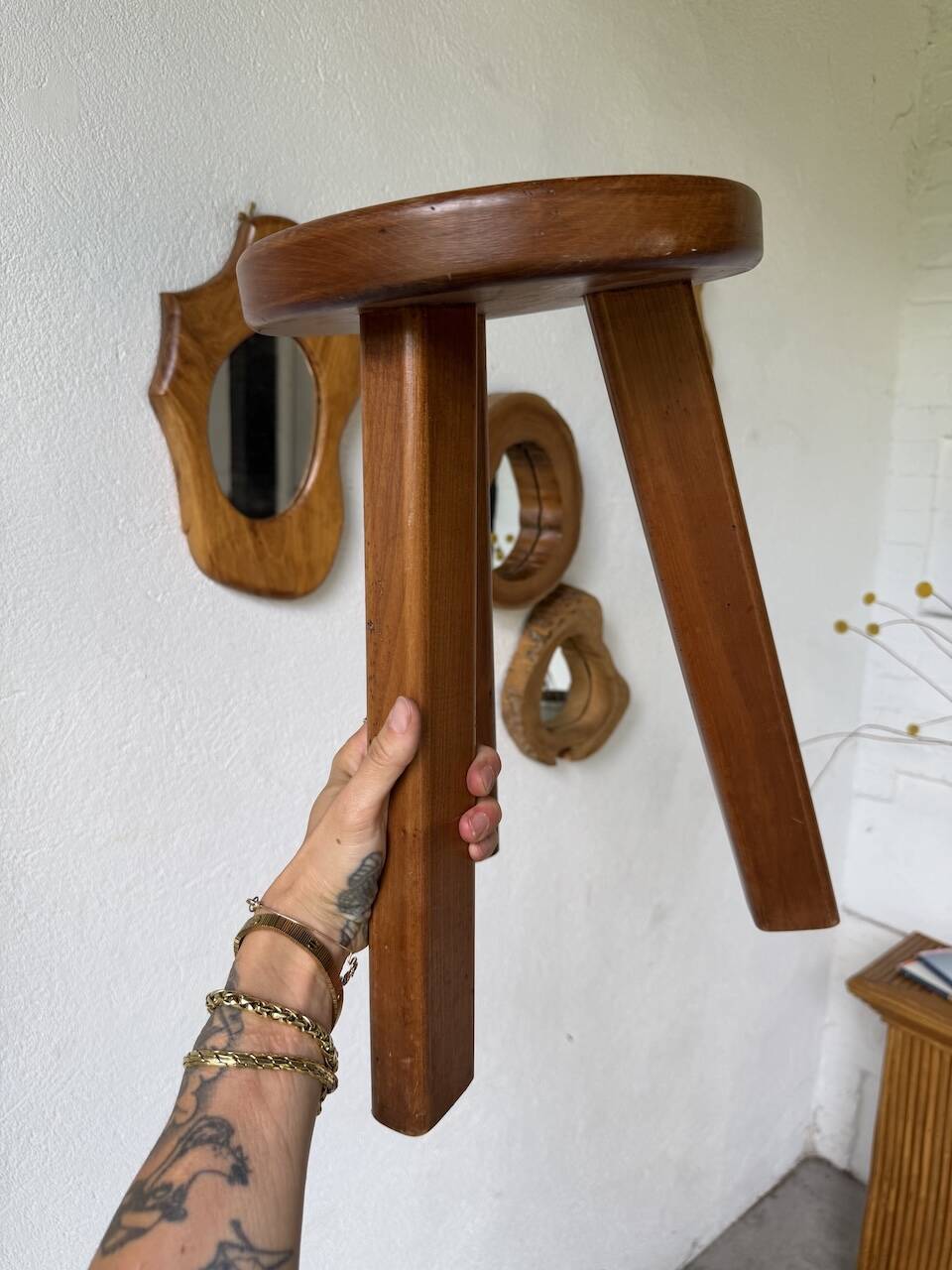 Tripod stool elm