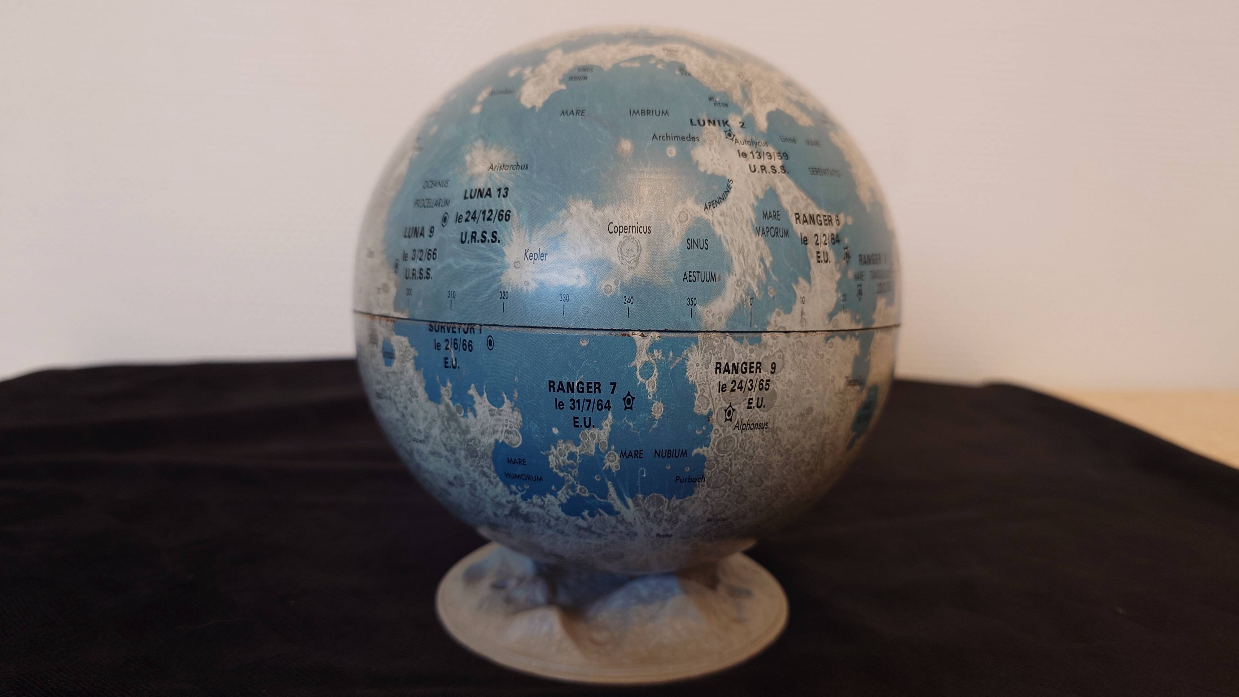 Lunar globe Robert I. Johnson 1966 – Vintage NASA – metal, original base