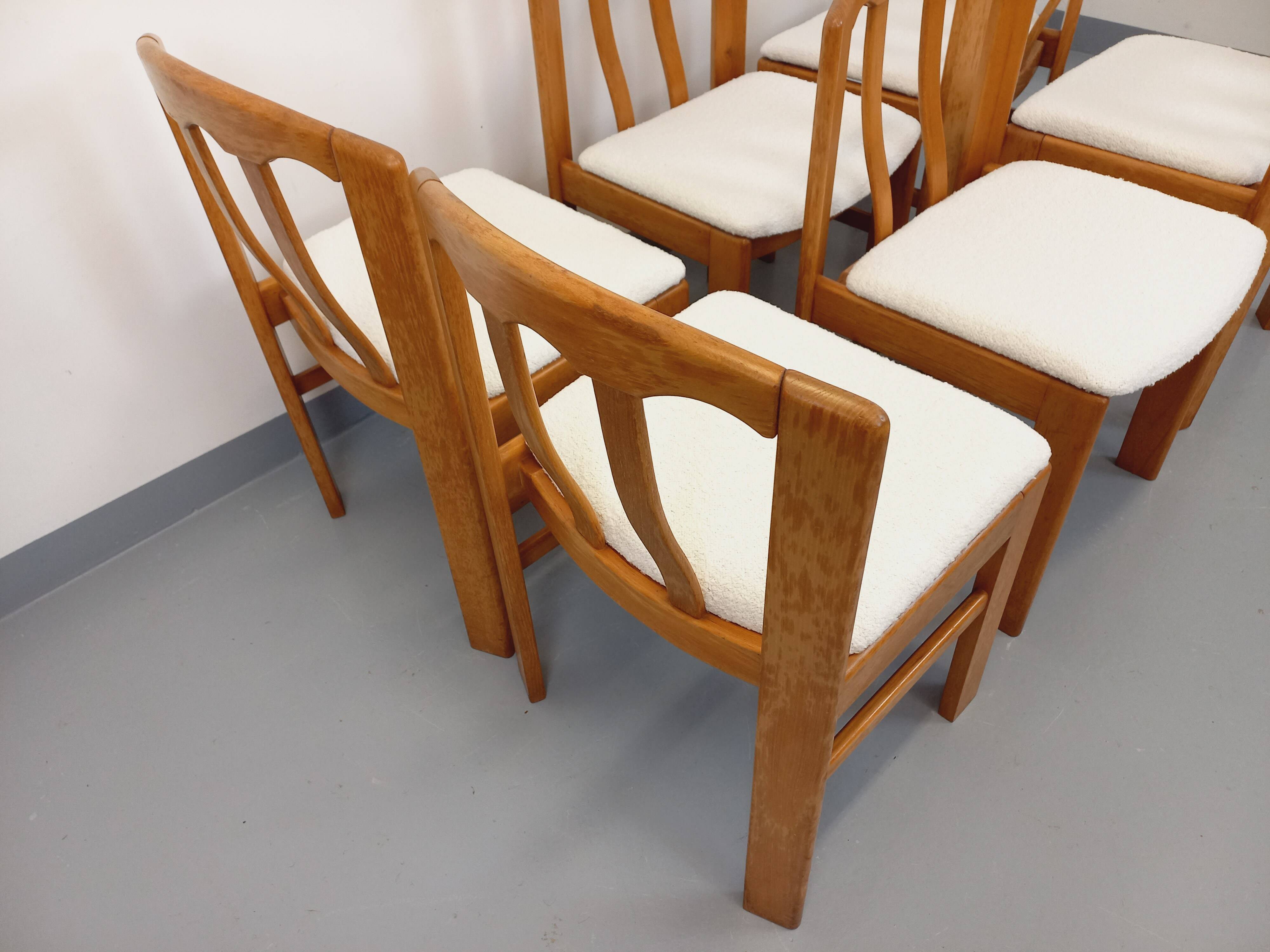 Set of 6 vintage chairs in elm wood and bouclé fabric from the 70s