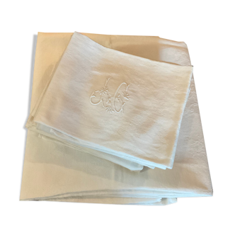 Nappe et 12 serviettes tissus damassé brodé JC