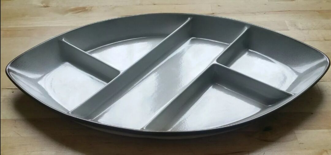 Dish with ceramic compartments