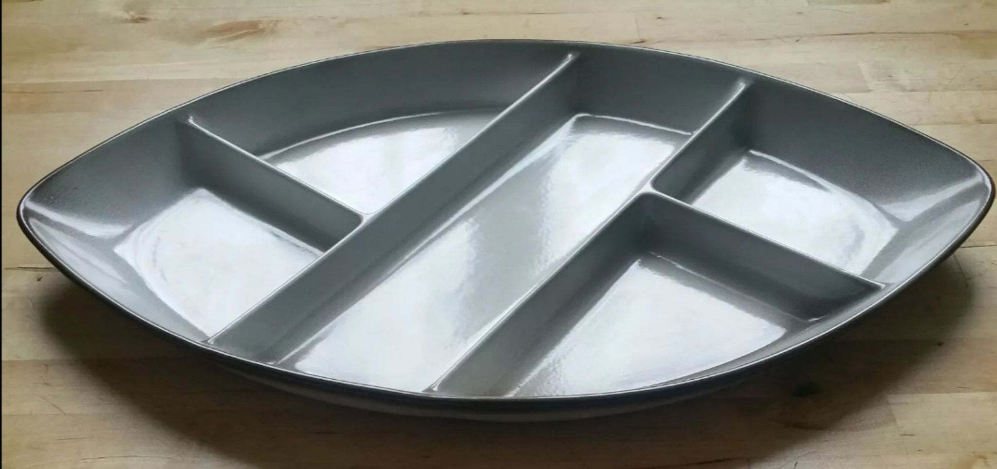 Dish with ceramic compartments