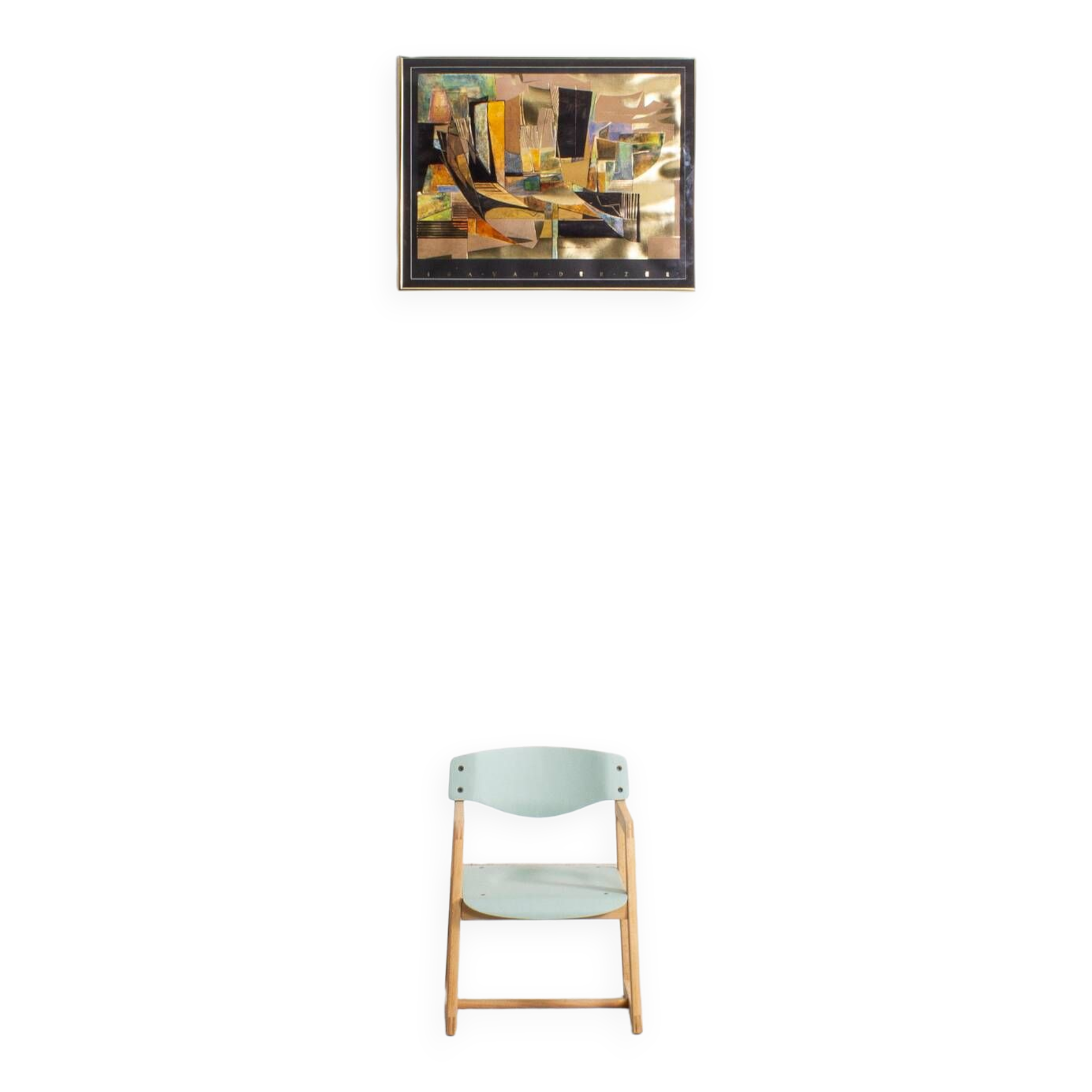 Chaise d'enfant entièrement relooké dans les teintes vert d'eau