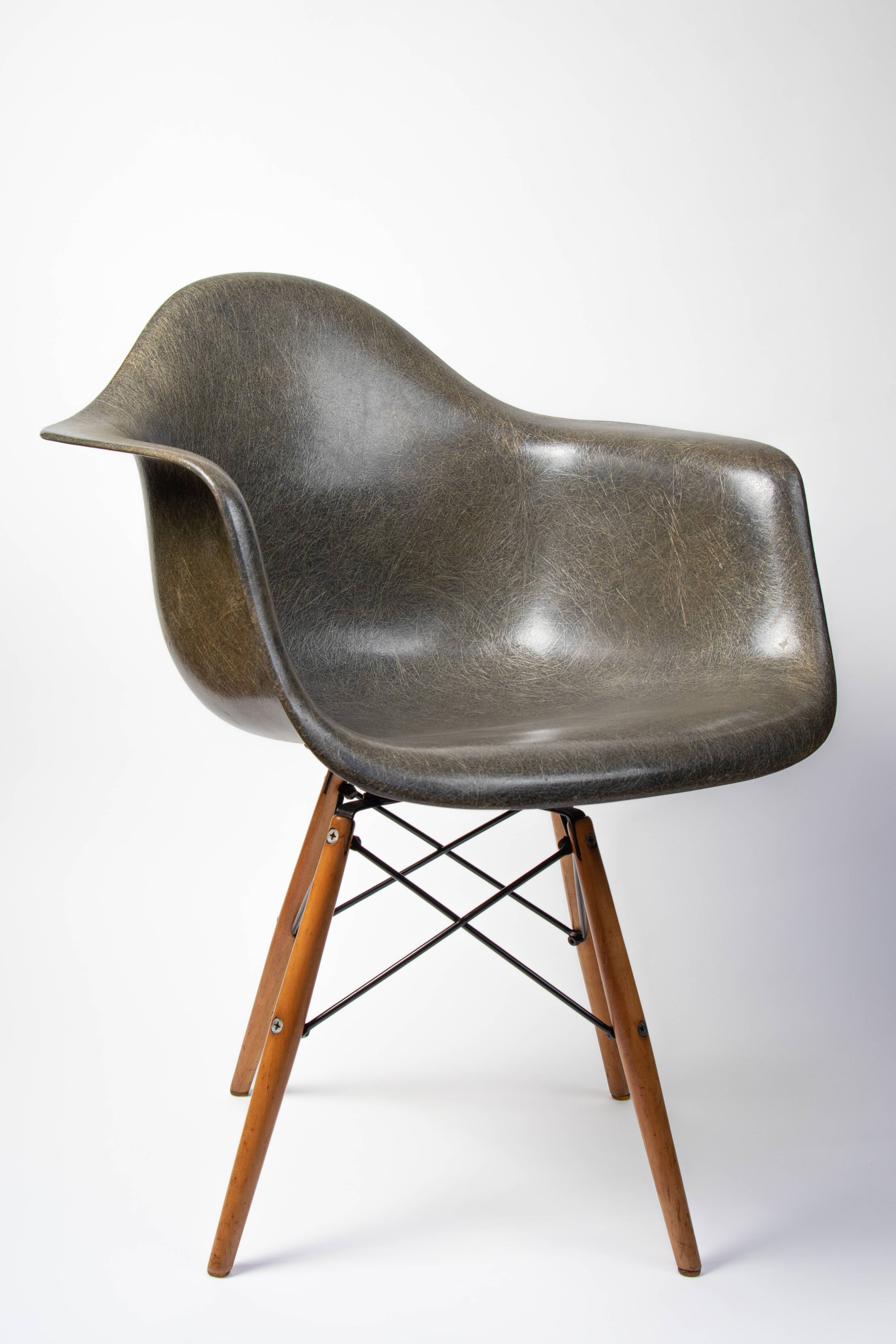 Fauteuil Paw, Charles Eames, fabrication Zenith Plastics pour Herman Miller