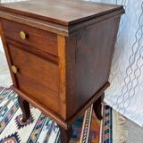 Vintage bedside table in solid wood – curved legs