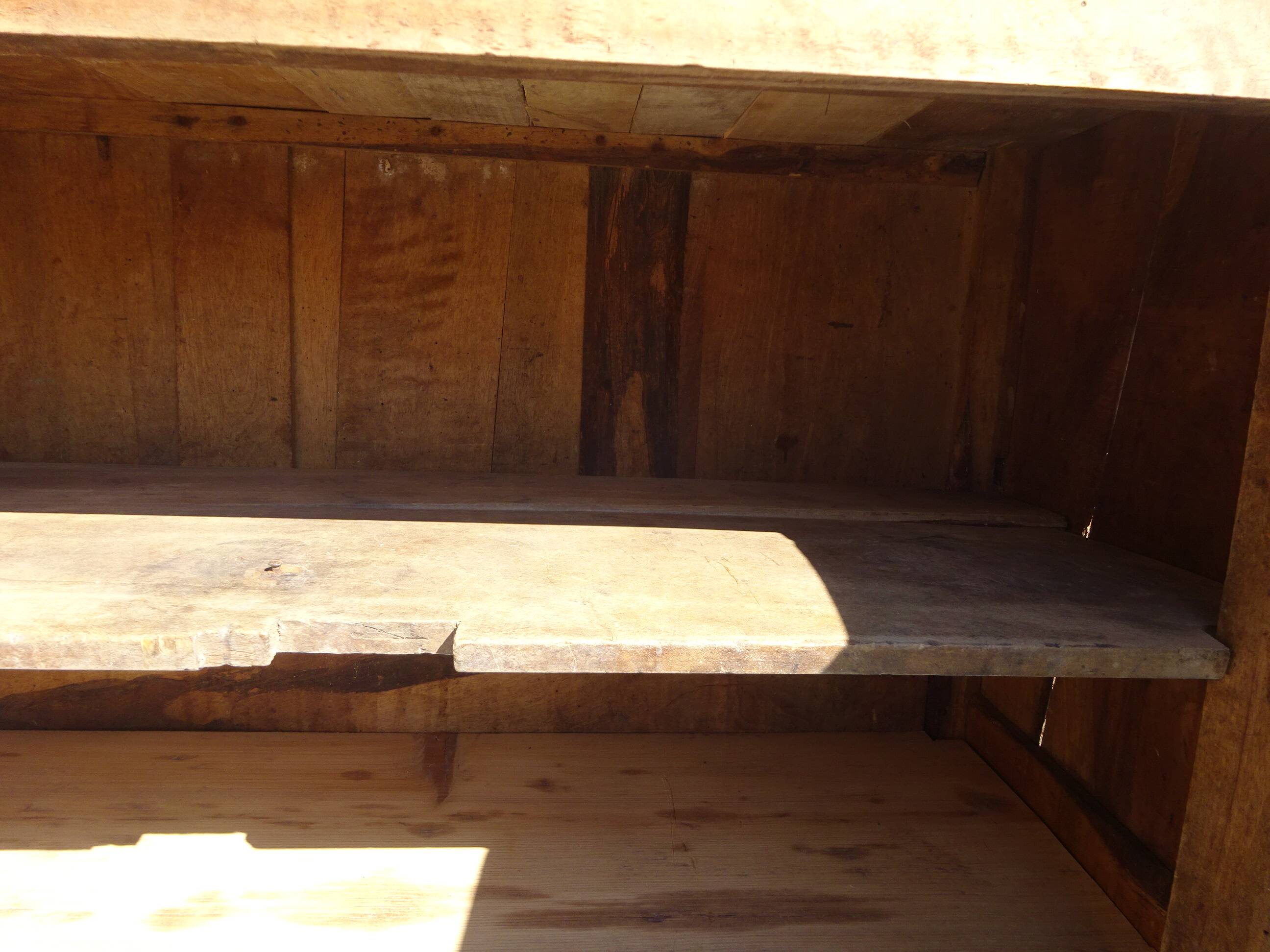 Meuble de Millau, ancien buffet farinier