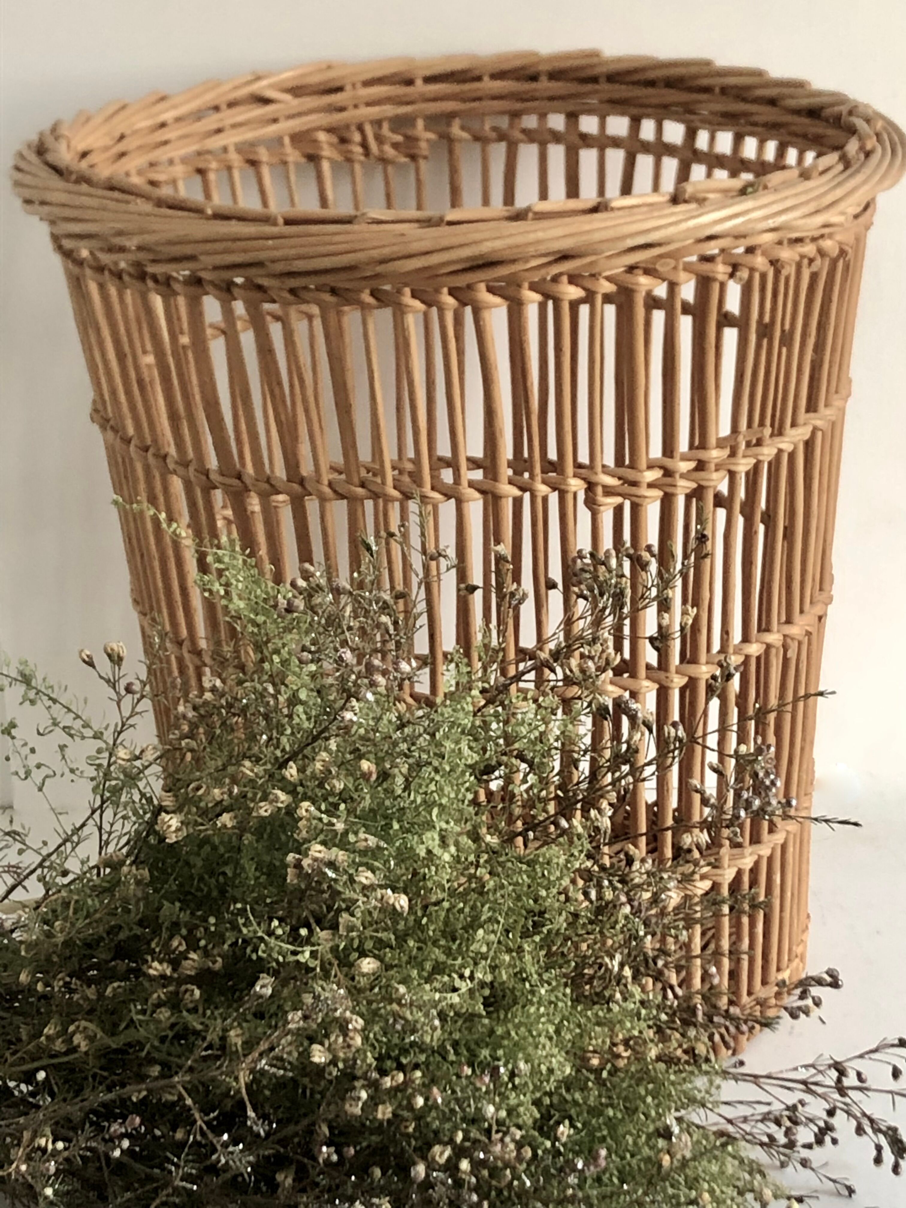 Corbeille ronde en osier tressé