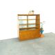 Vintage fineer toonbank, winkel vitrine met schuifdeuren