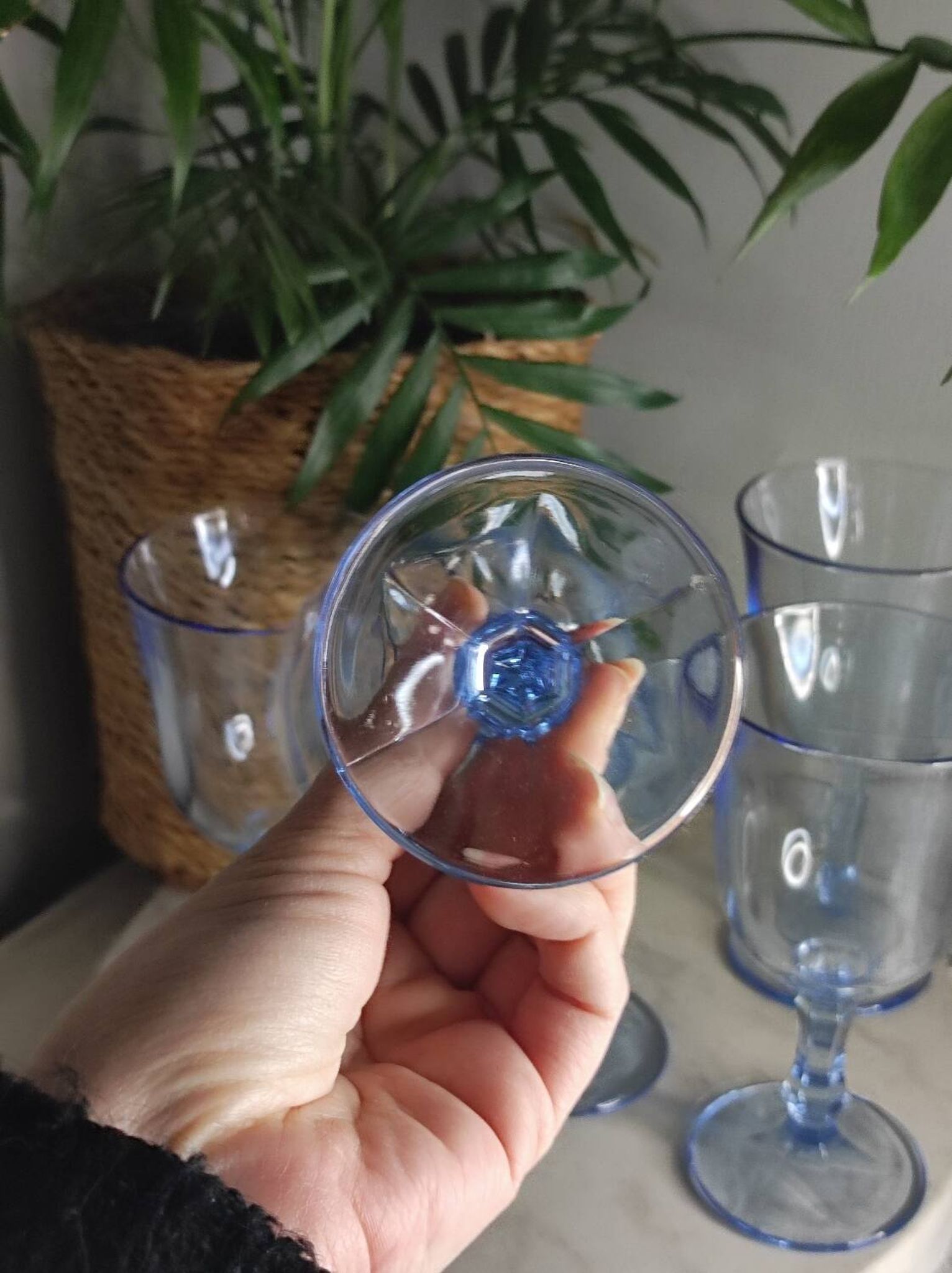 Verres a pieds bleu vintage