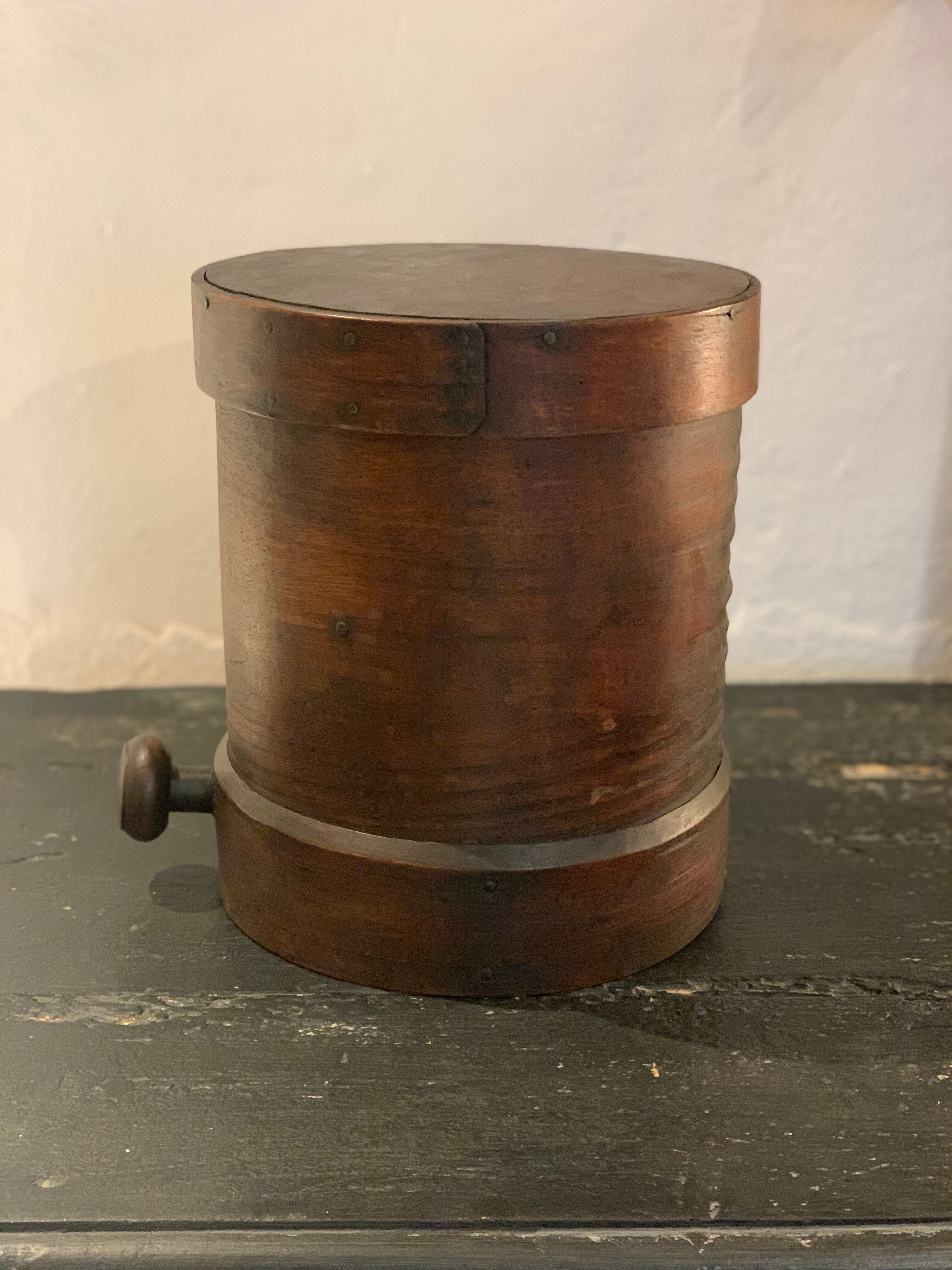 Pot d’apothicaire en bois