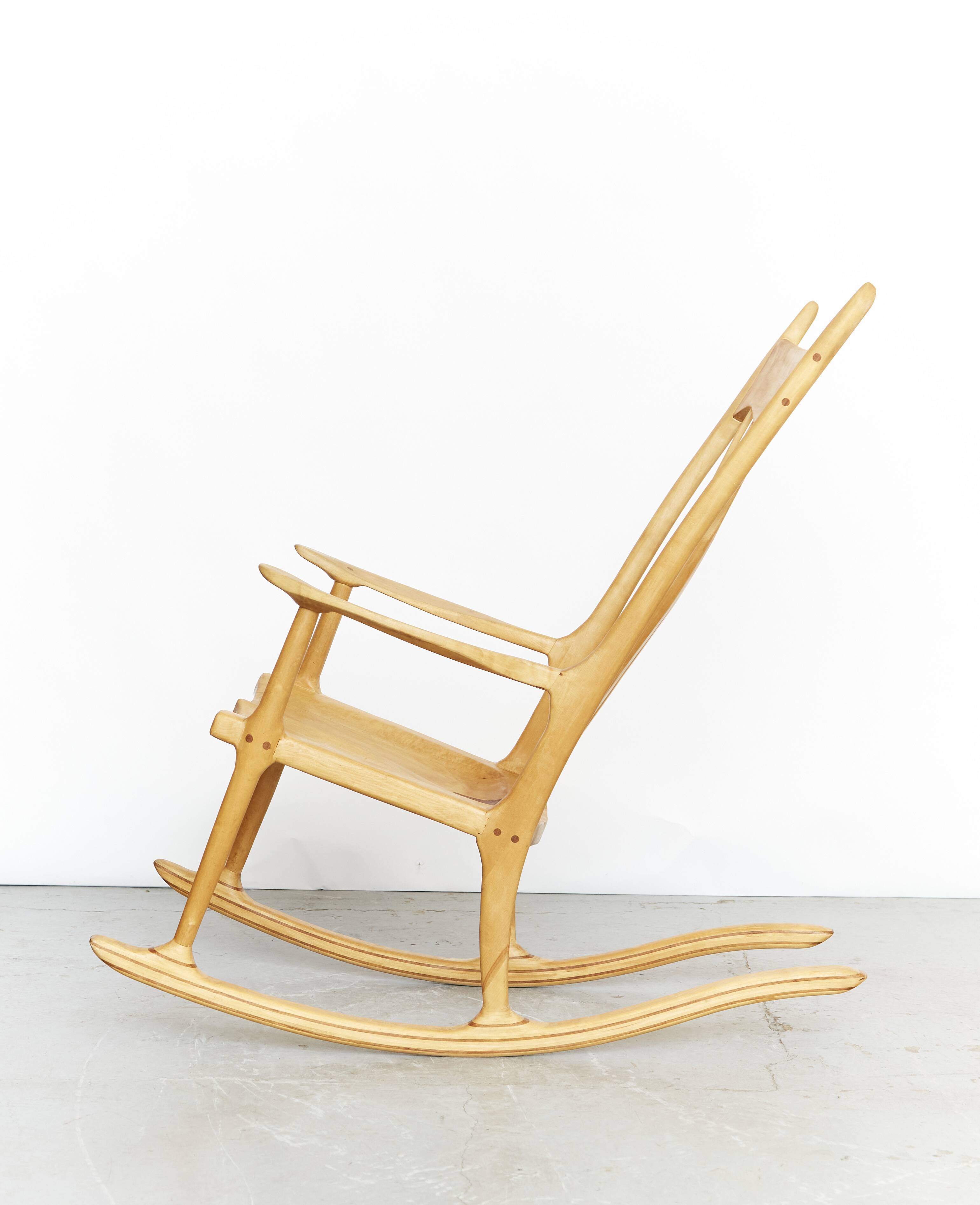 Chaise à bascule inspirée de Sam Maloof