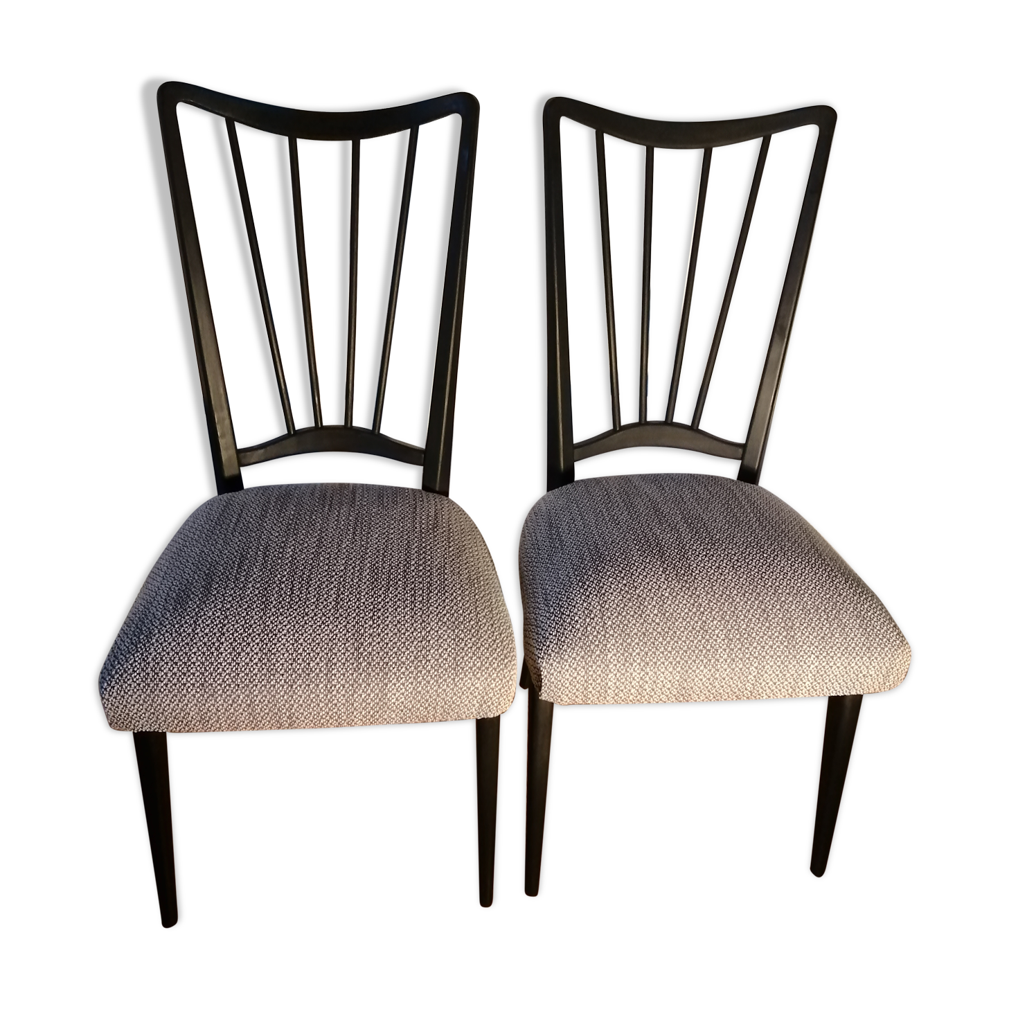 Lot 2 chairs wood fabric