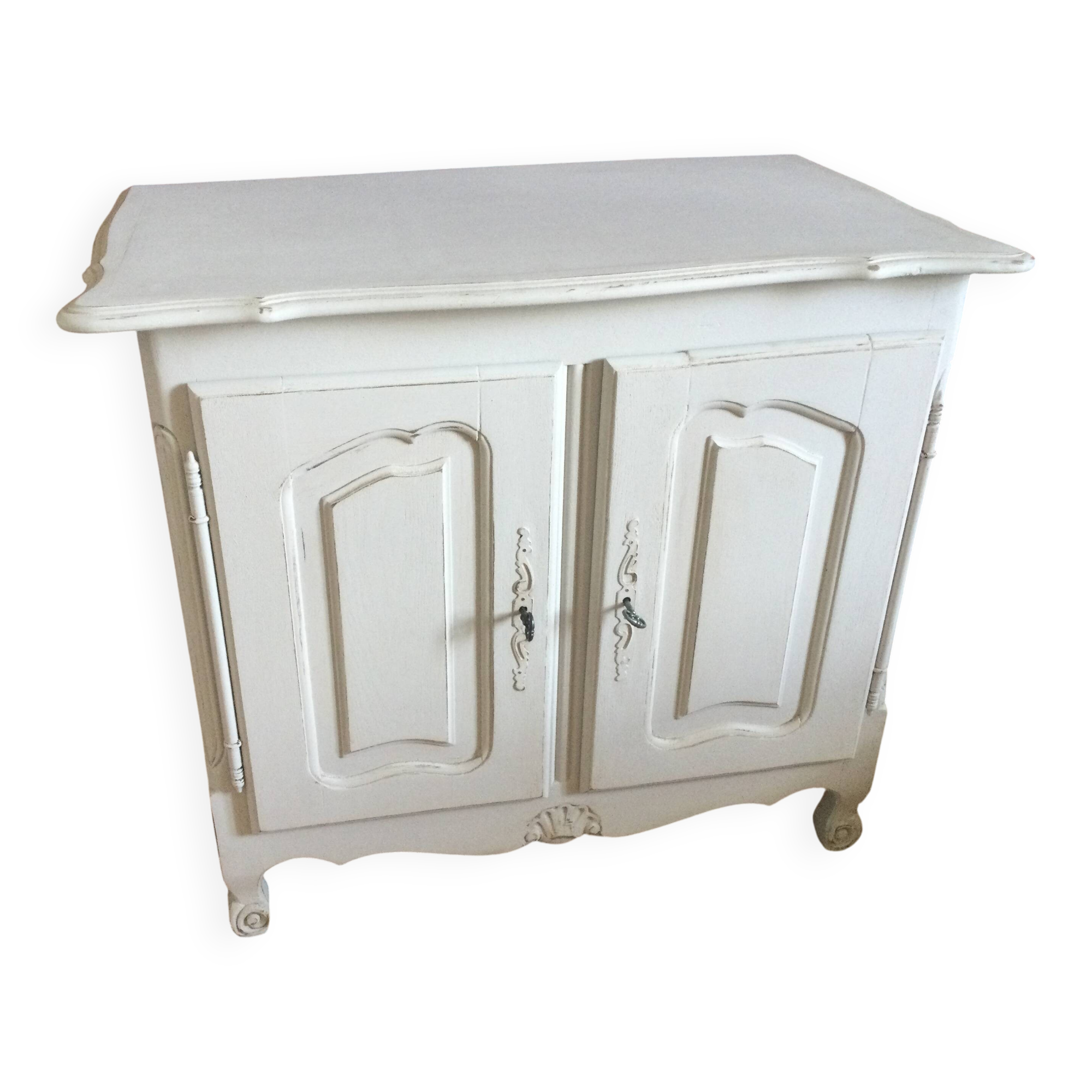 Small low cabinet with 2 doors