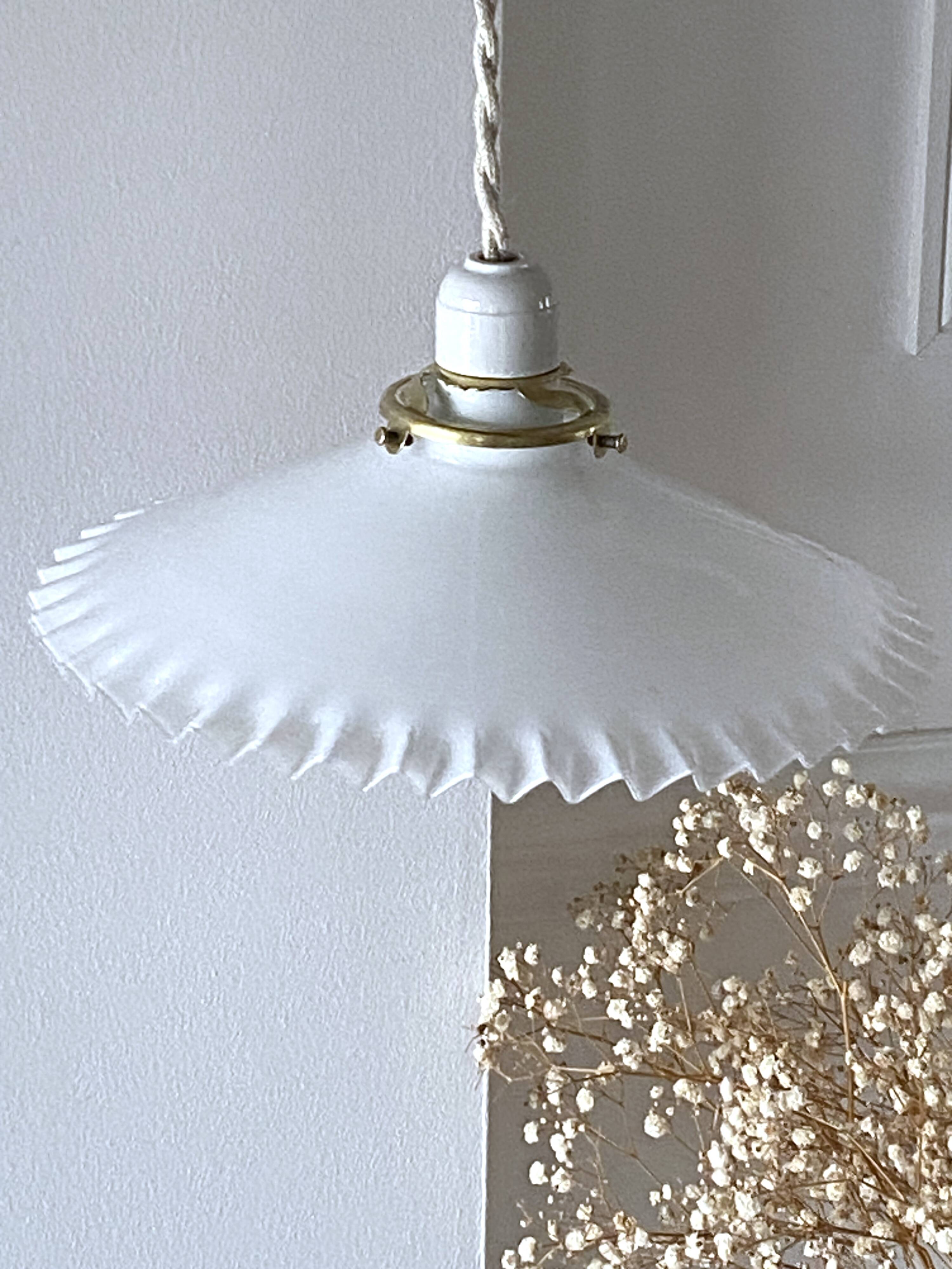 Suspension en opaline blanche