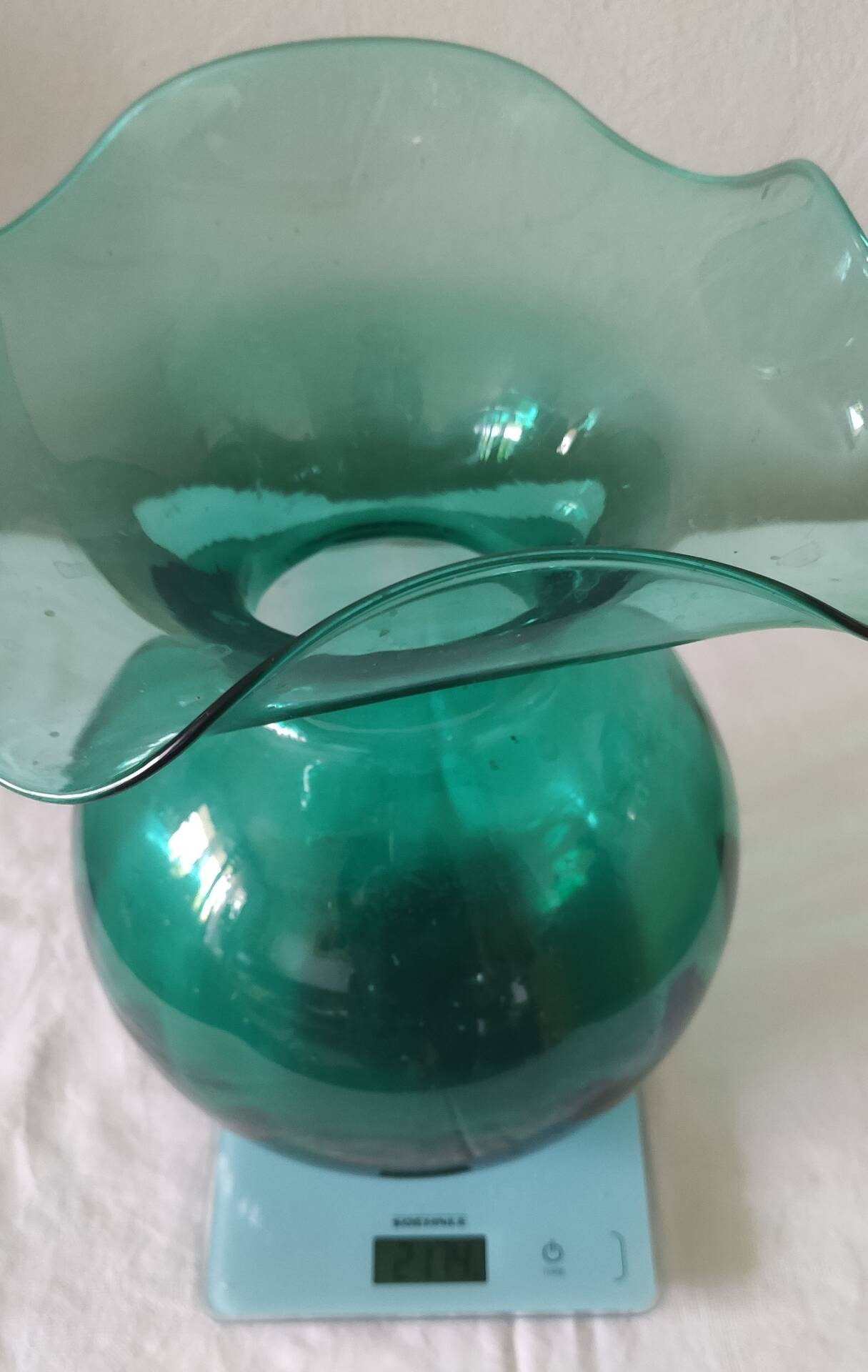 Vase en verre soufflé vert