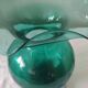 Vase en verre soufflé vert