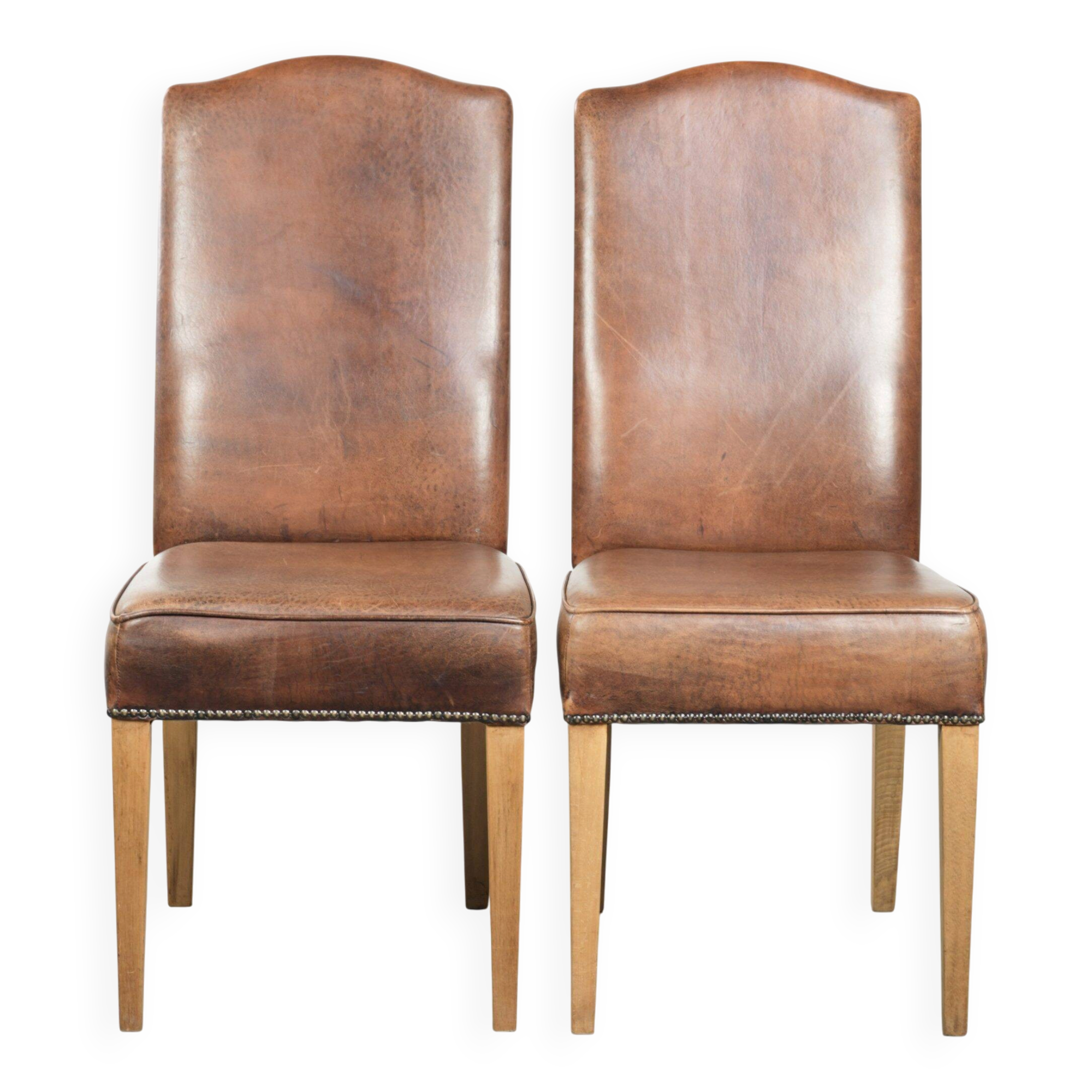 Set of 2 characterful dining chairs of sheepskin leather with a high back