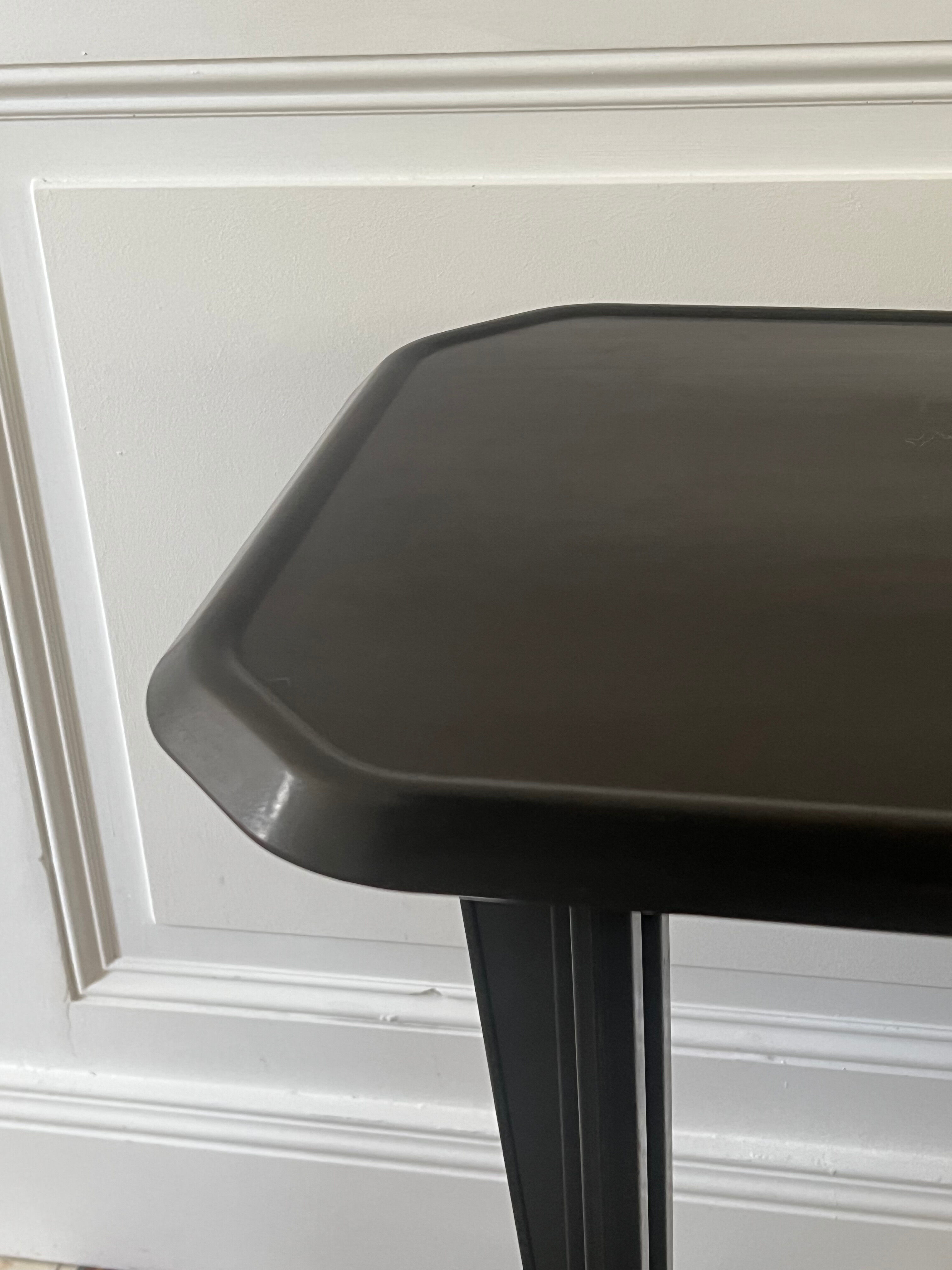 Bureau Arco à piétement en arc en métal laqué noir à plateau en résine, studio BBPR pour Olivetti