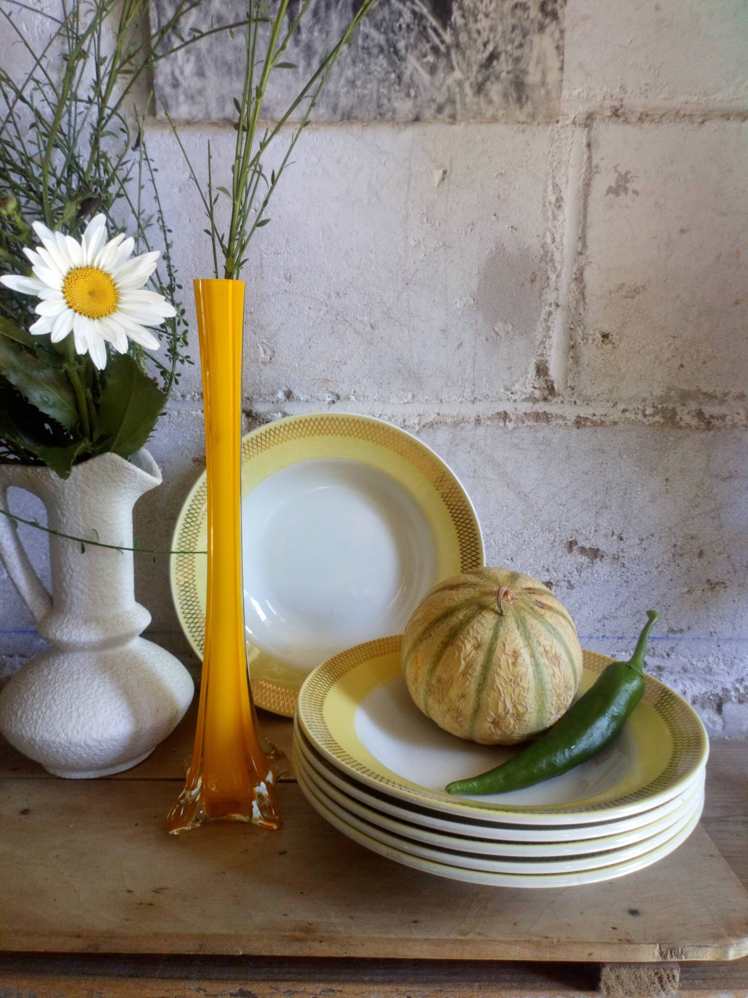 Six vintage plates with yellow and gold décor