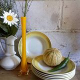 Six assiettes vintages au décor jaune et or