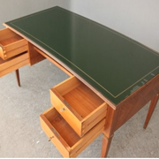 Bureau de style Louis XVI plaqué acajou