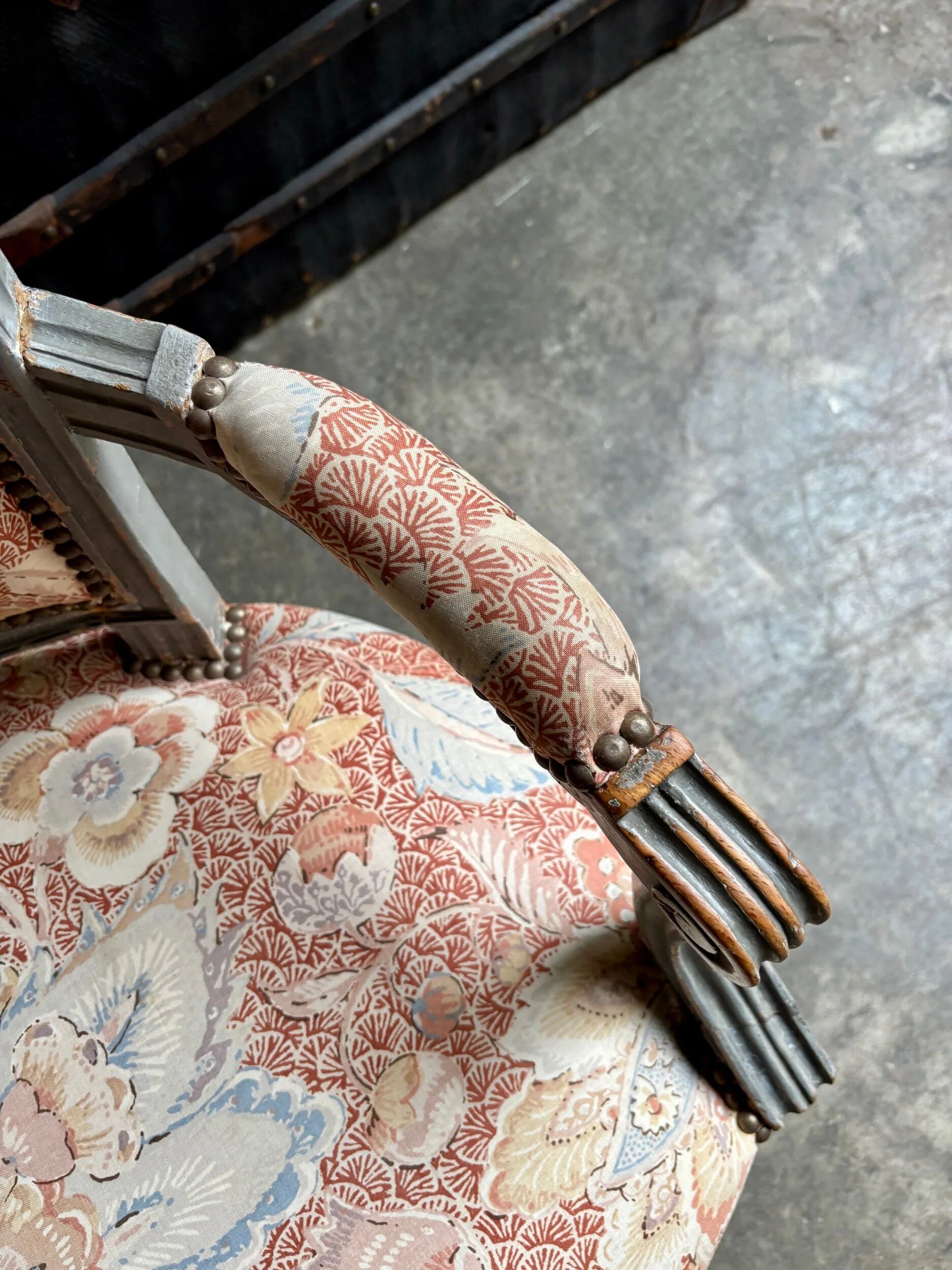 Fauteuil d'époque Louis XVI, tissus indienne n°2