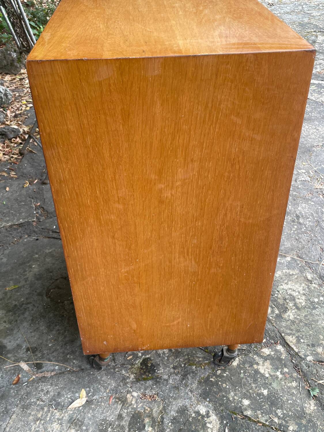 Side table on wheels