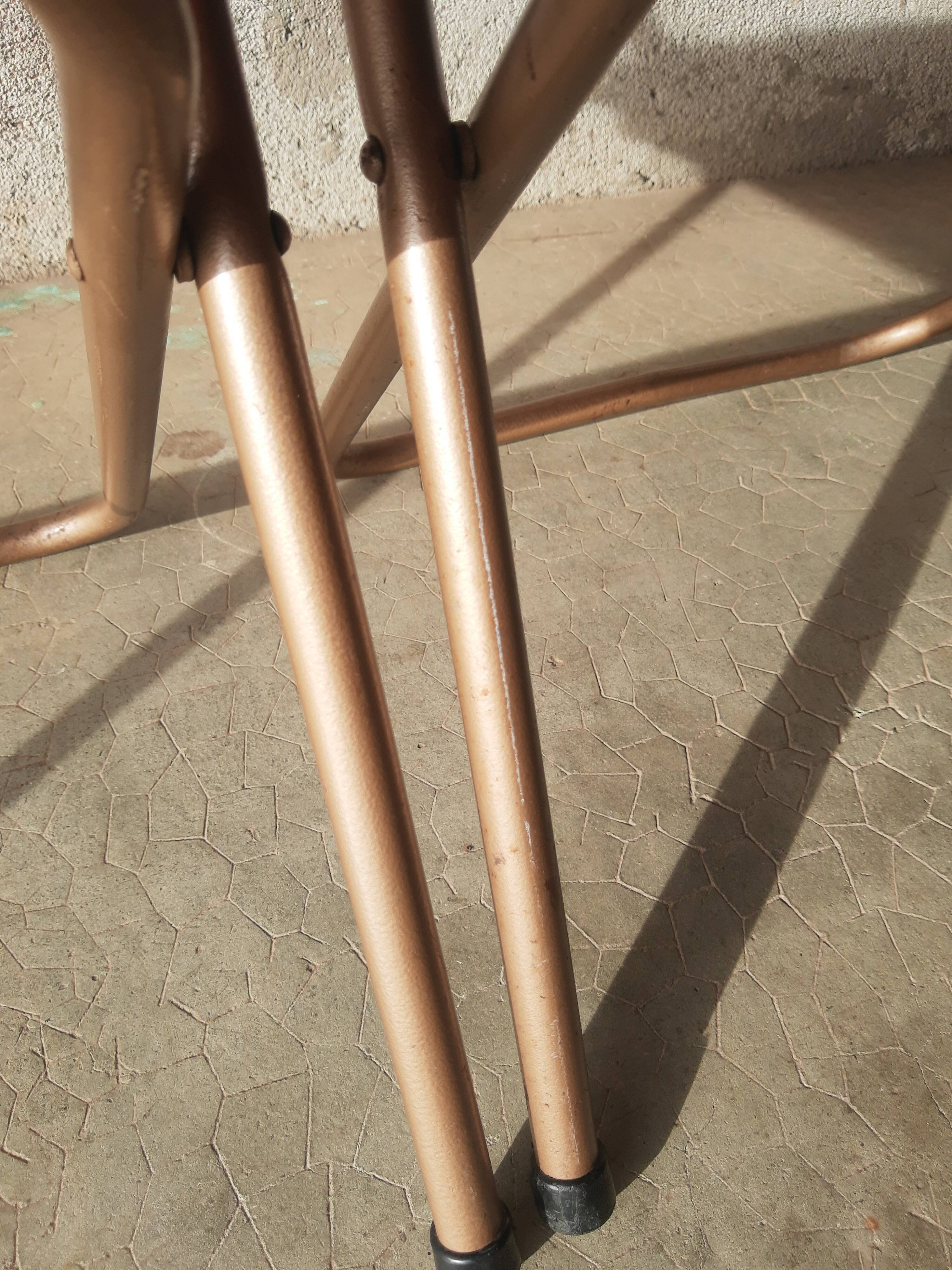 Pair of folding chairs in vintage red moumoute