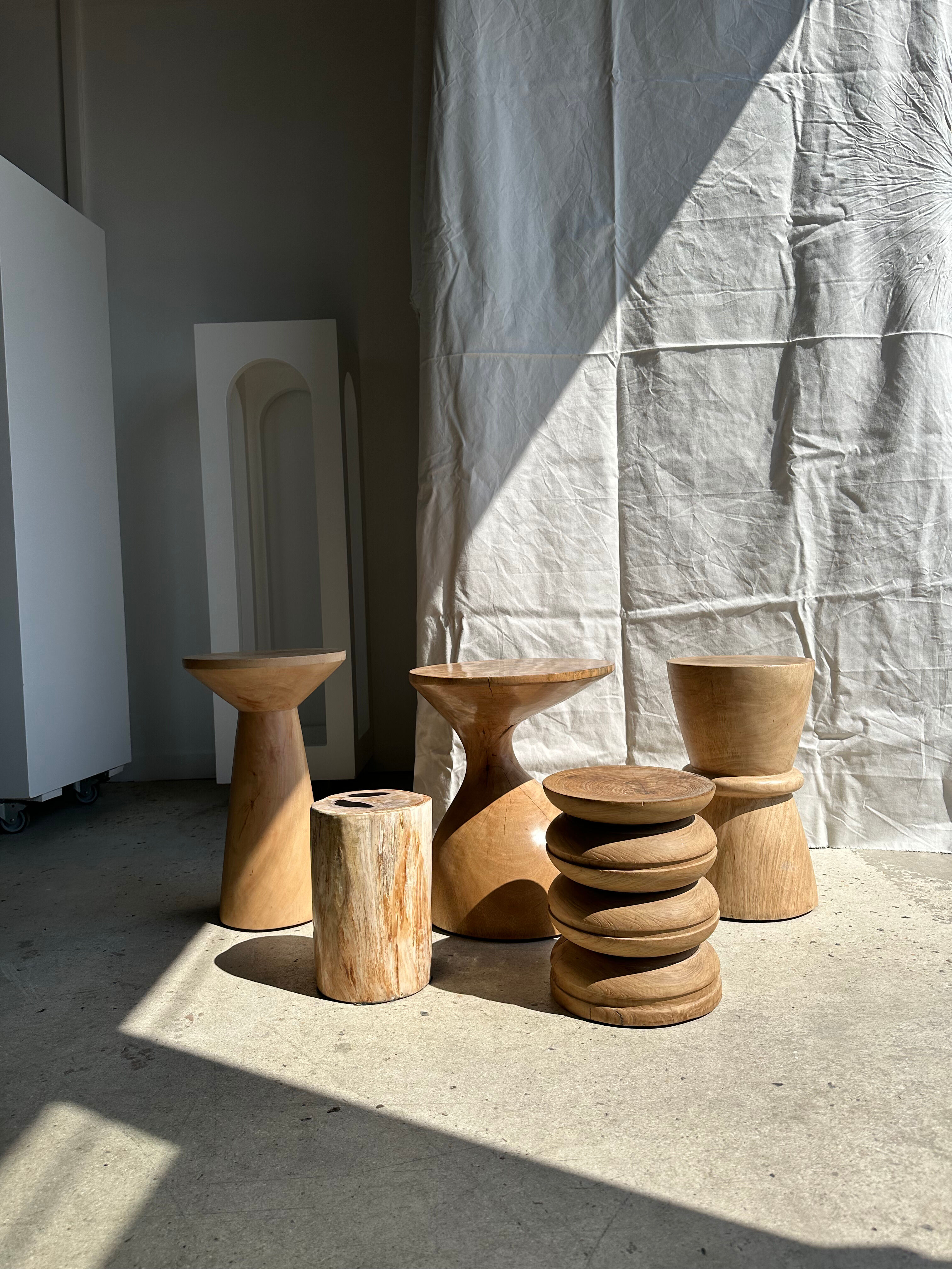 Side table, end of sofa in natural mango monoxyl conical tray H:50cm