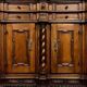 Important Alsatian support buffet in stained solid wood, dating from the 17th century.