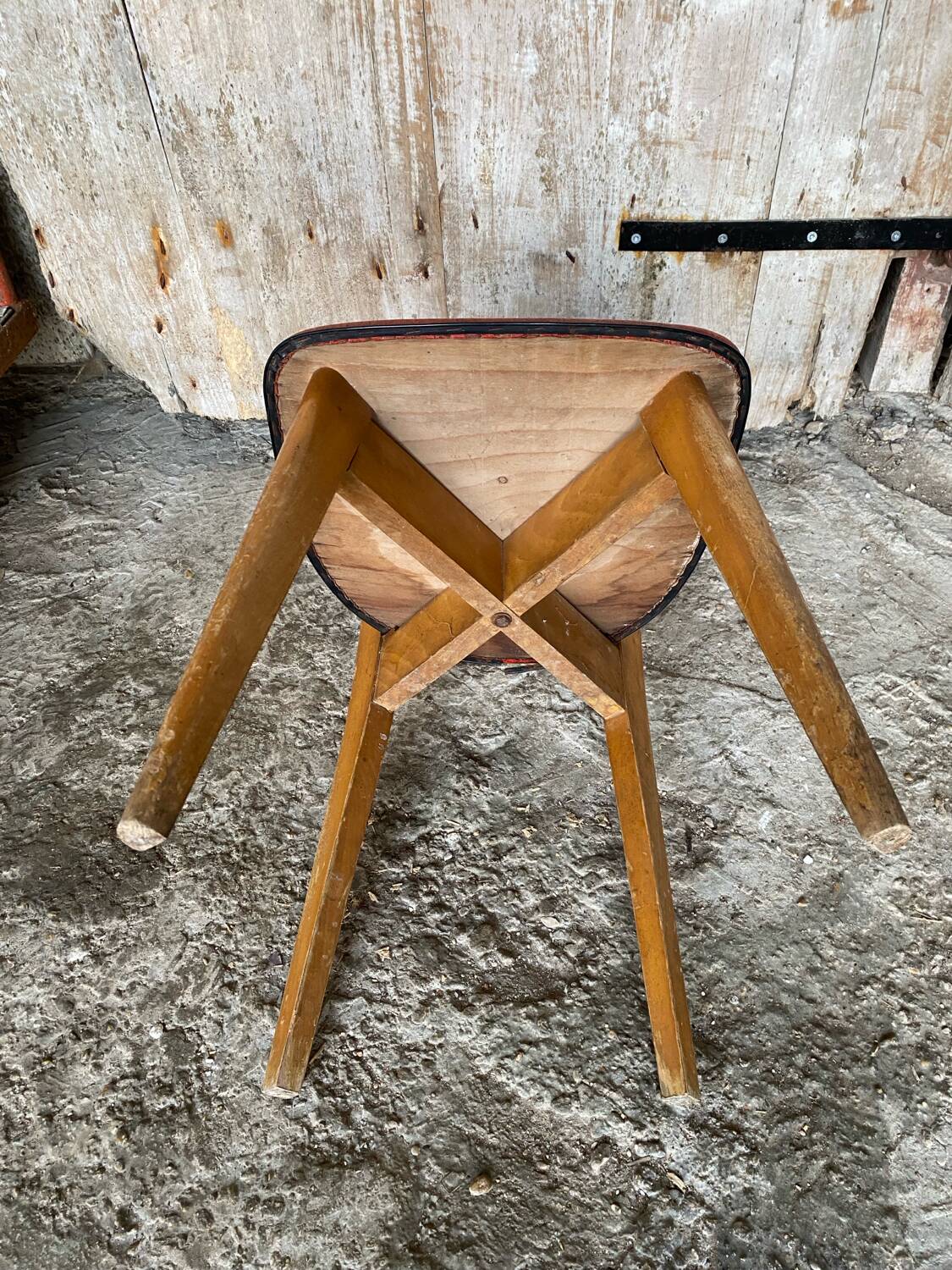 Ancienne Chaise Bois Pieds compas Vinyle Rouge Années 60