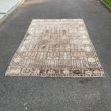 Handmade beige Bakhtiar rug with flowers 200x300.