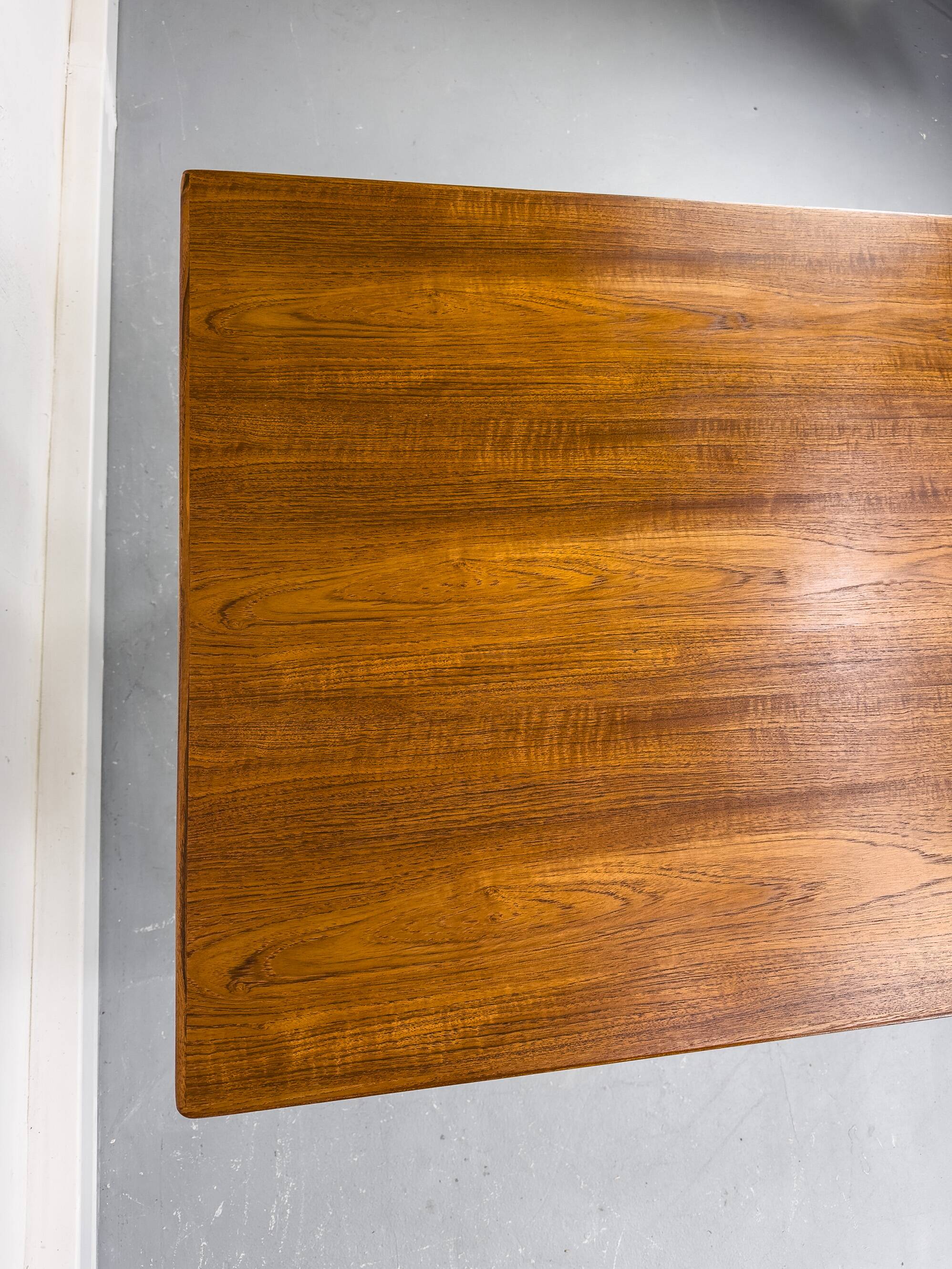Table danoise extensible en teck, 1960