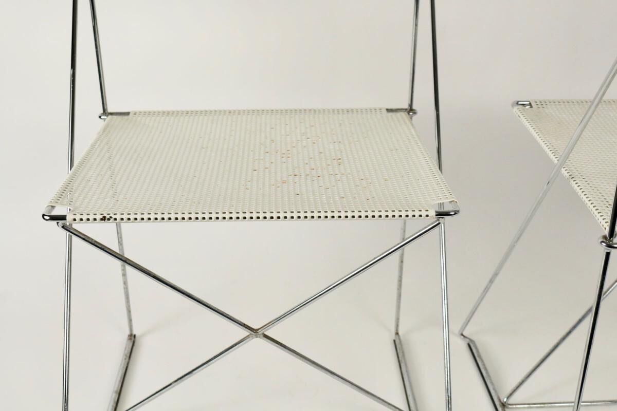 Pair of 1970s design chairs in steel and painted metal