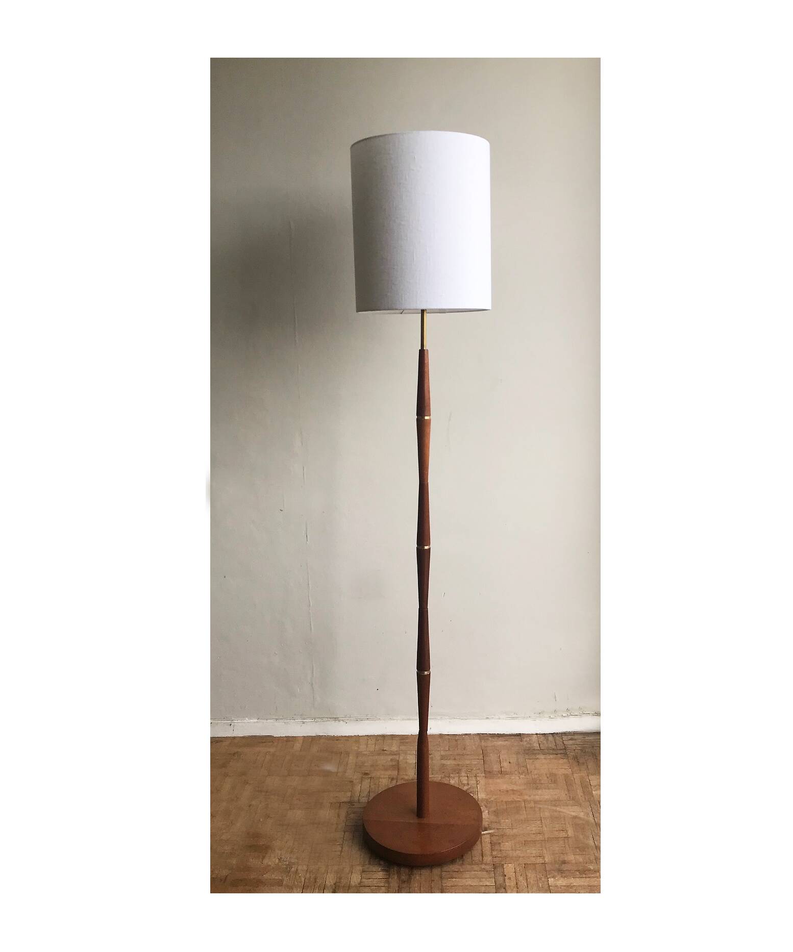 Scandinavian floor lamp in teak and brass - 1960