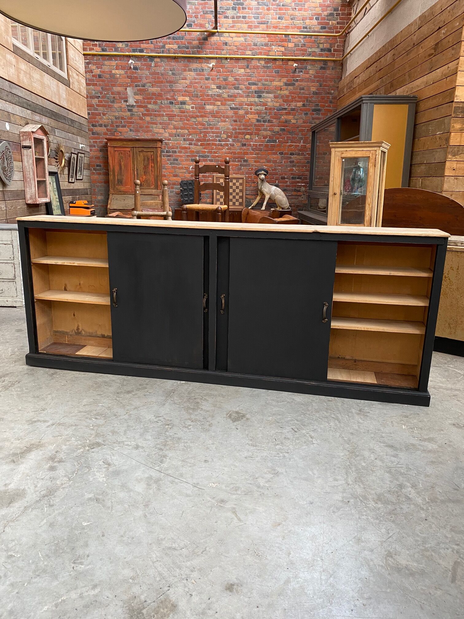 Trade furniture with sliding doors