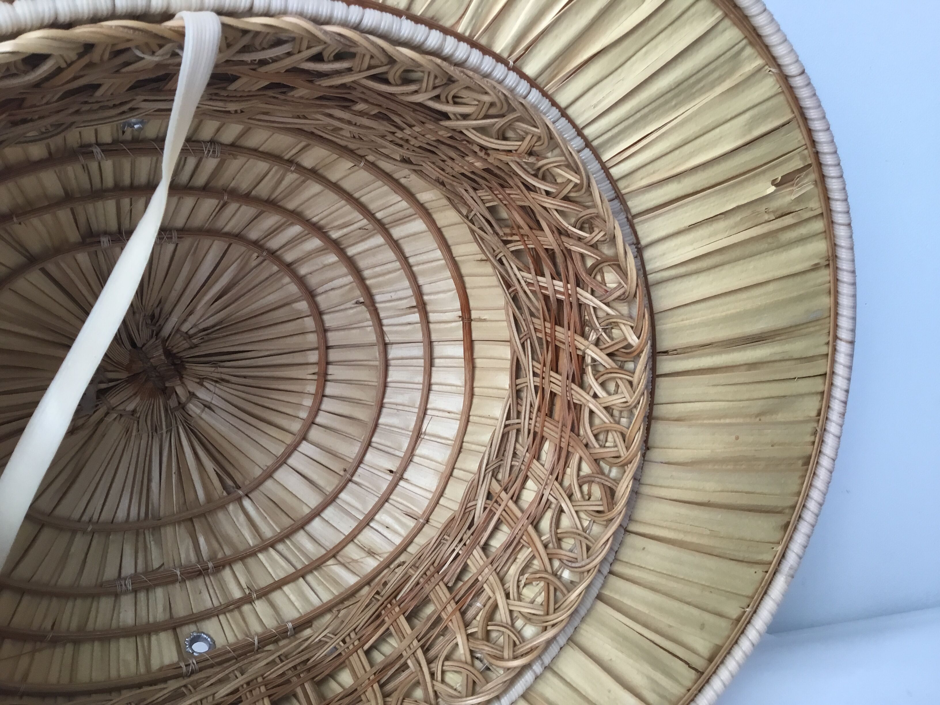 Colonial hat in braided straw