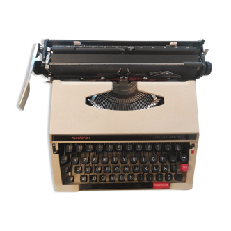 Brother deluxe 662 rpm typewriter