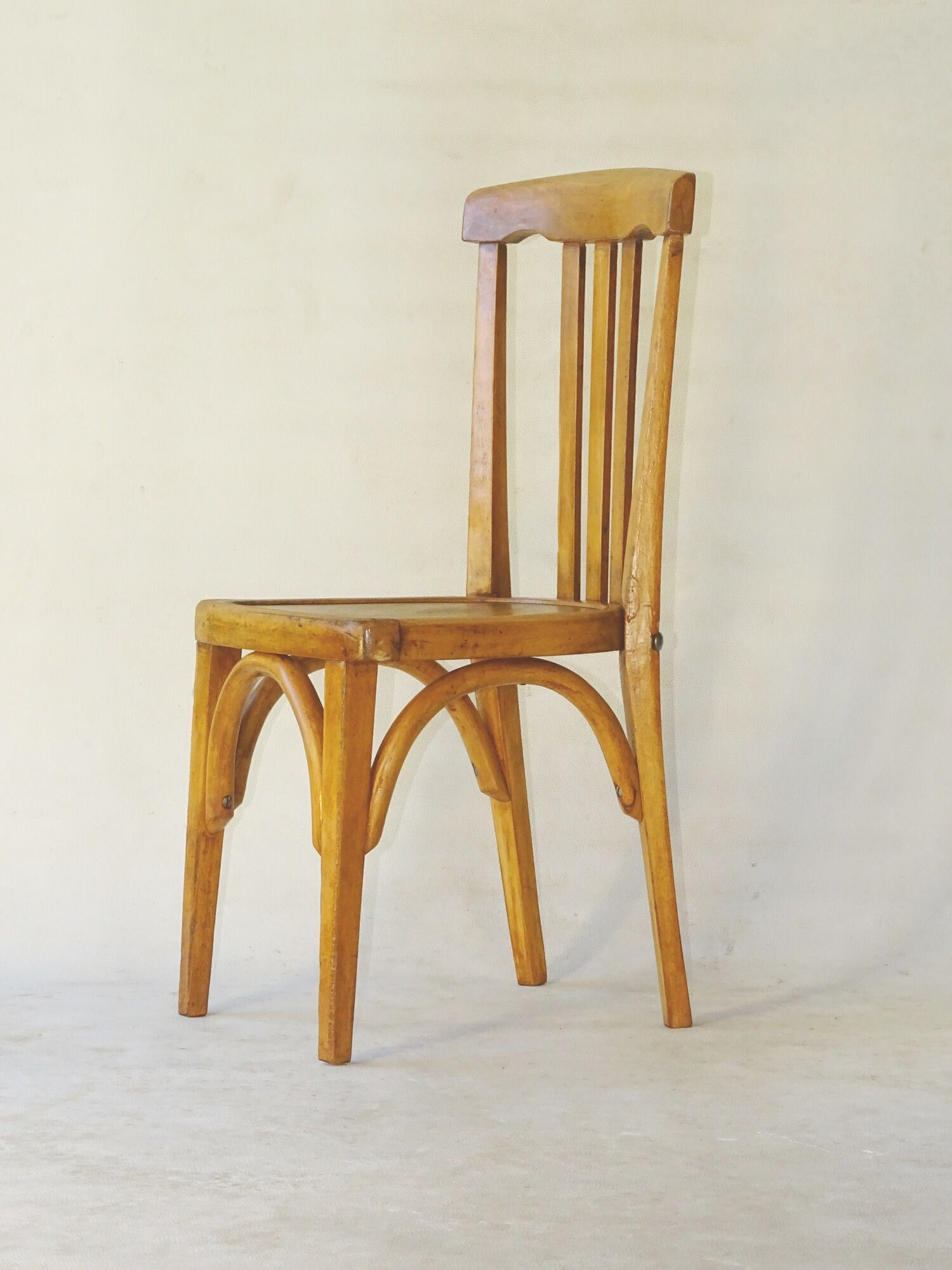 Chaise enfant baumann 1955 modèle , chêne-doré type bistrot bois courbé