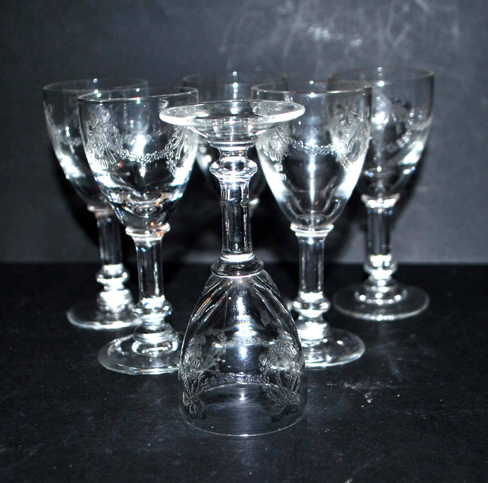 Set of 6 old acid-etched liqueur glasses - decoration of knots and garlands of flowers 1900