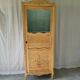 Armoire sculptée et vitrée