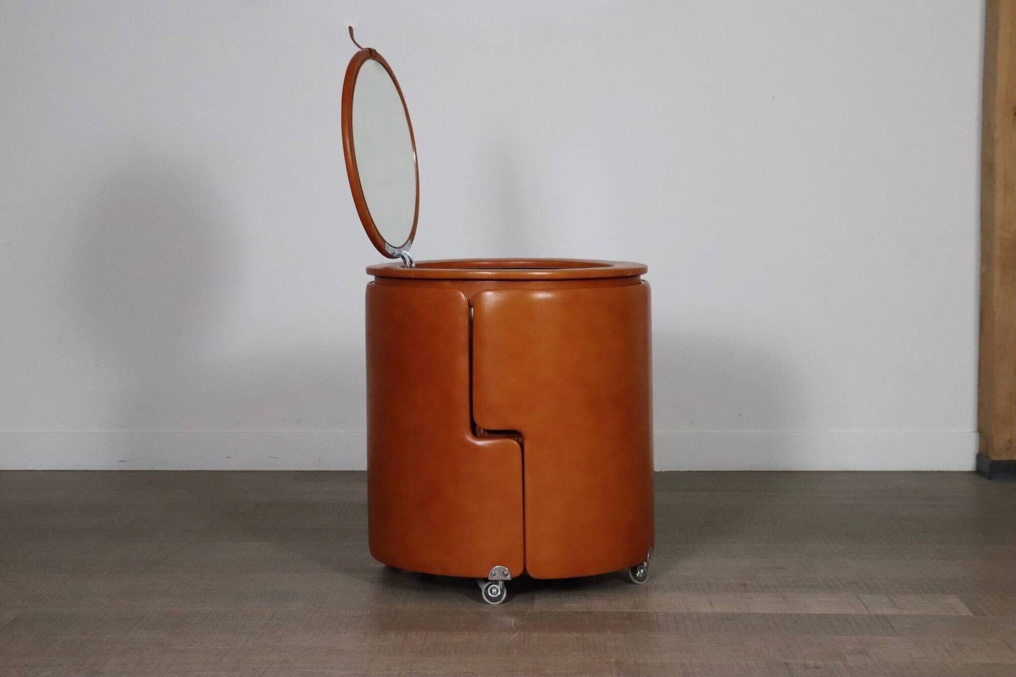 Dilly Dally Vanity In Cognac By Luigi Massoni For Poltrona Frau, Italy 1968