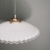 Serrated opaline suspension