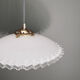 Suspension opaline dentelée