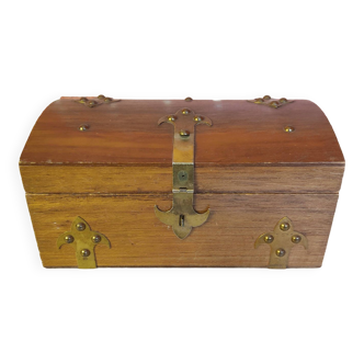 Chest-shaped box