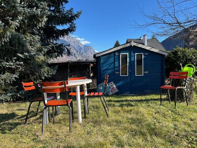 Set of 12 metal chairs