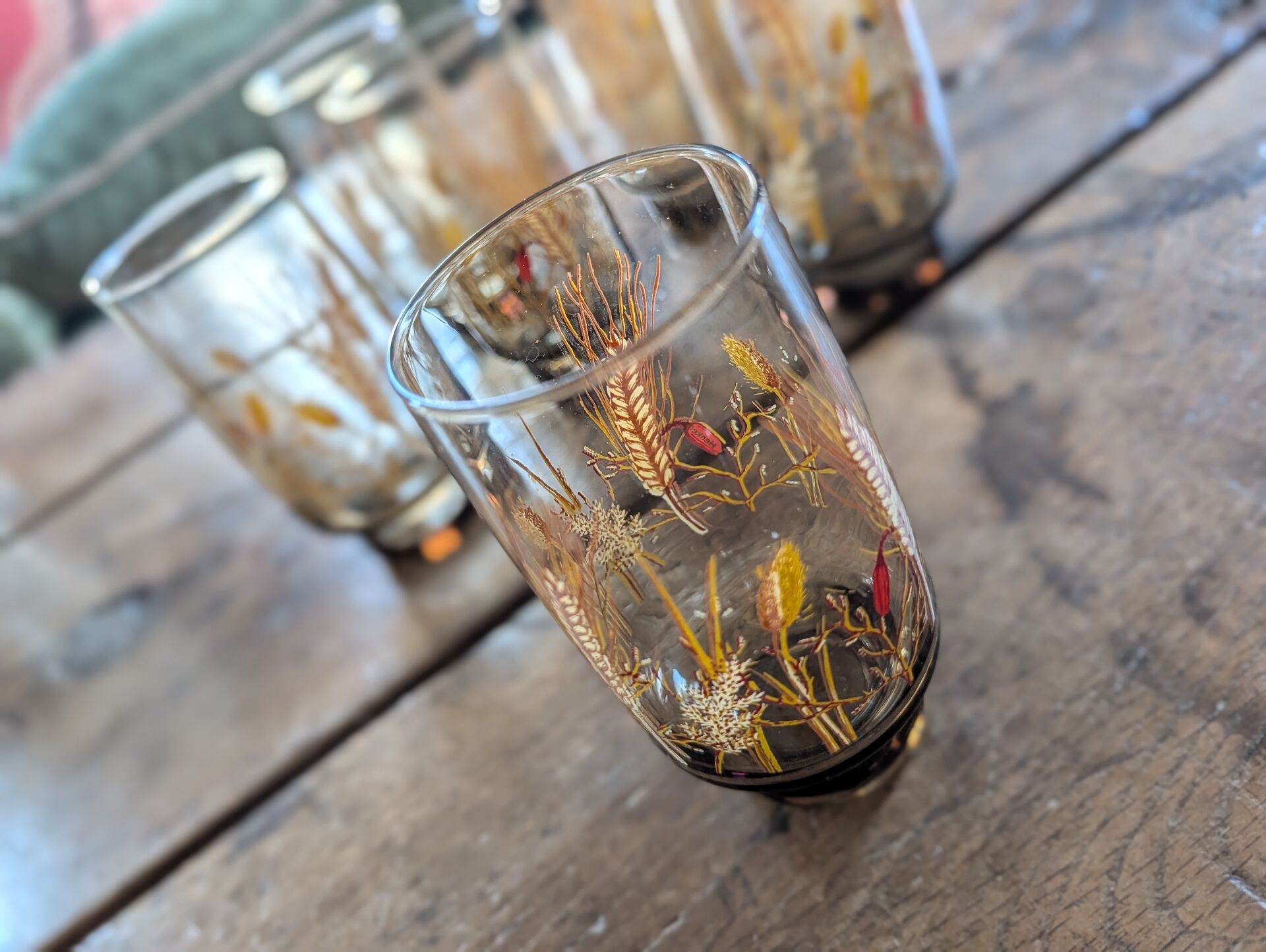 6 verres ambrés décor champêtre, années 1970