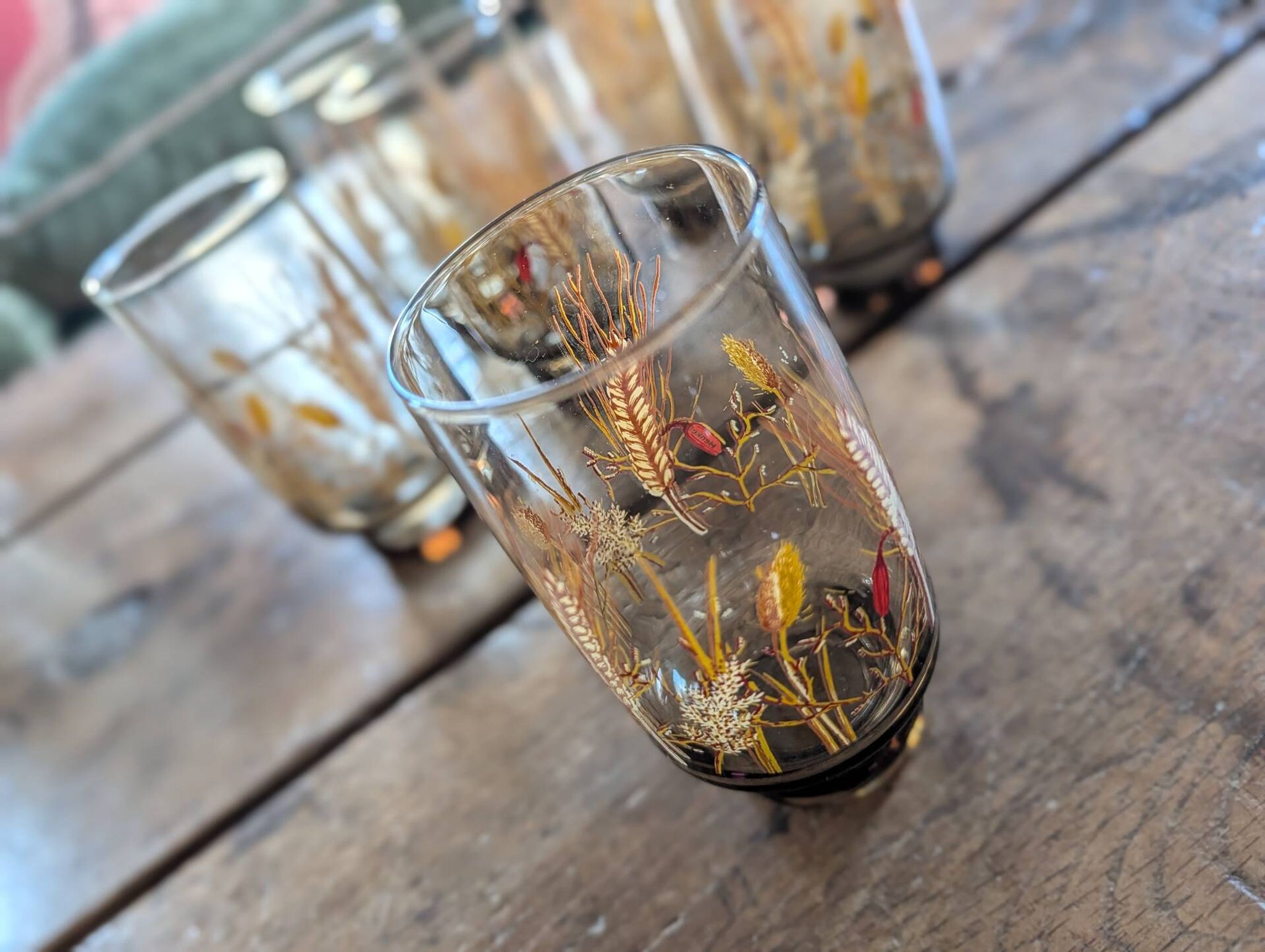 6 verres ambrés décor champêtre, années 1970