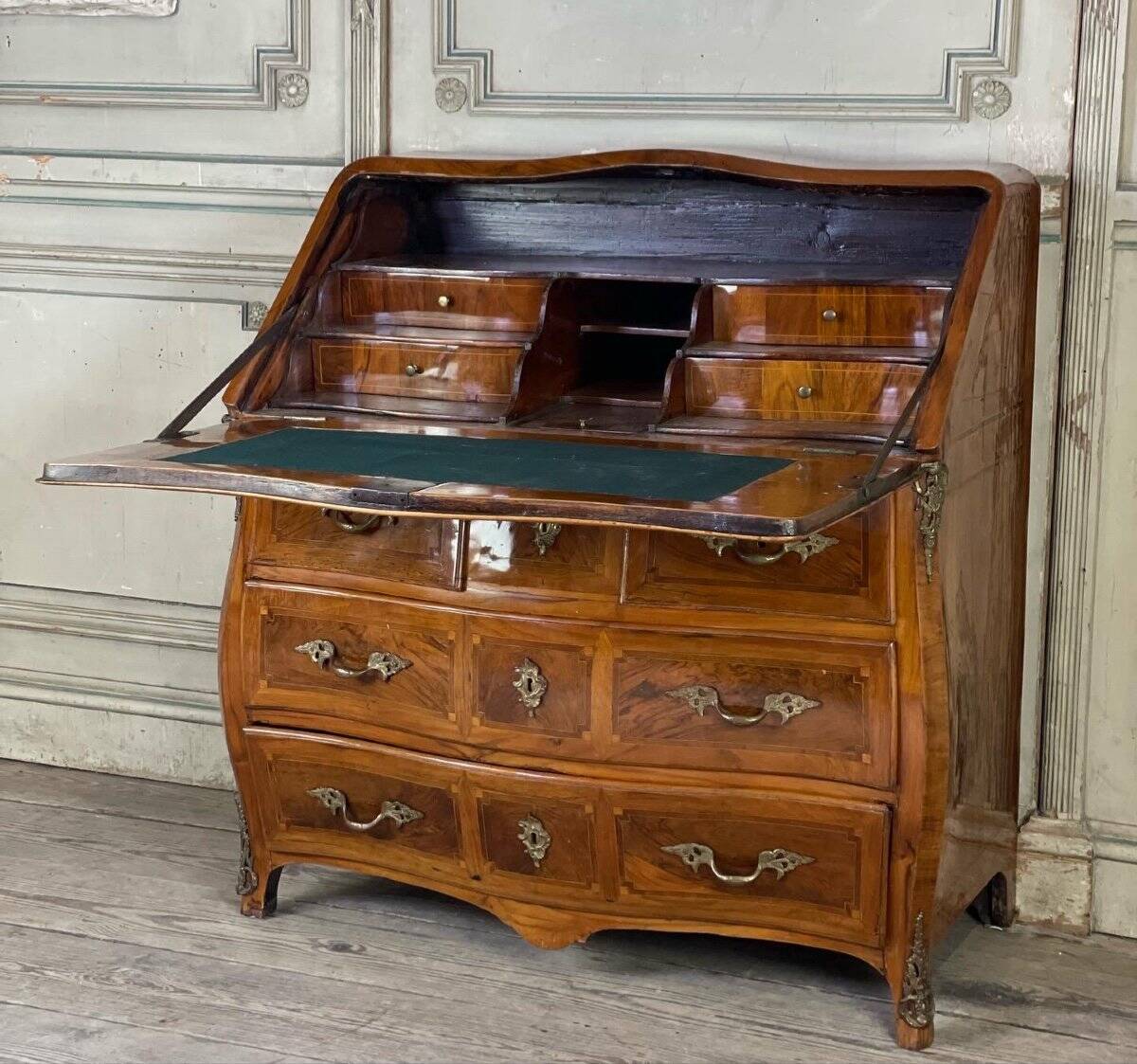 Commode scriban ou bureau de pente, plaque de fruitier, XVIIIème siècle